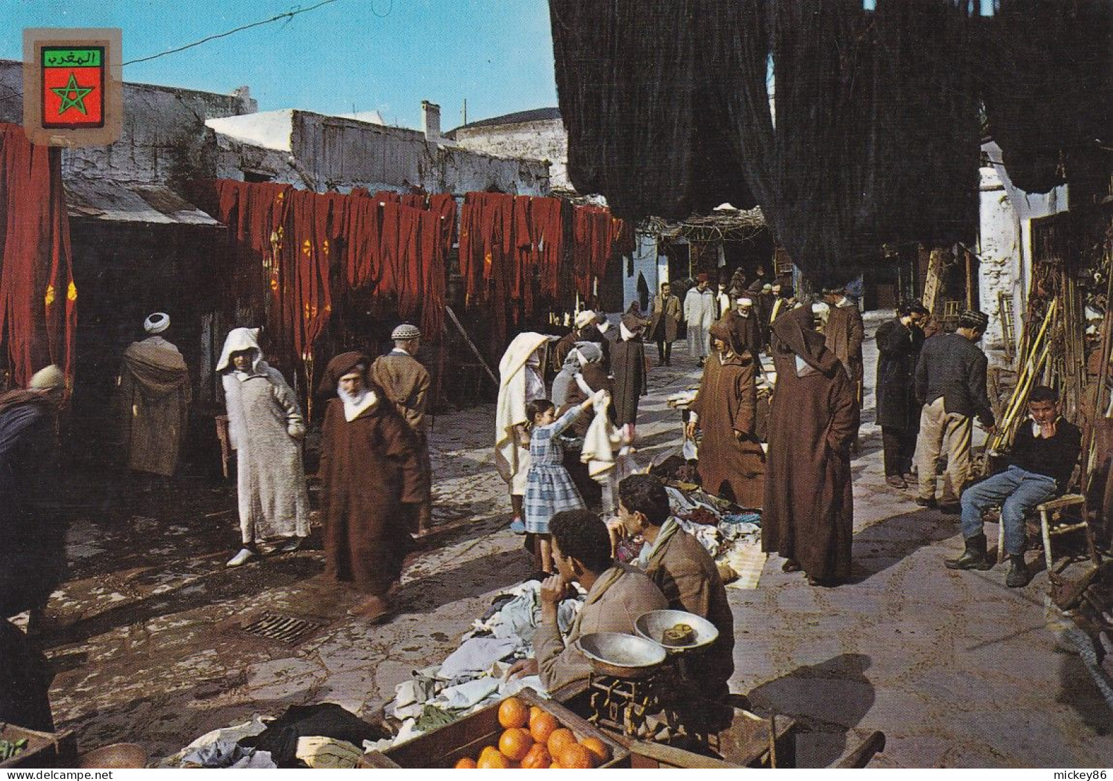 Maroc --TANGER --1986--Rue Des Teinturiers ( Très Animée )..  .. Beaux Timbres    .....cachet - Tanger