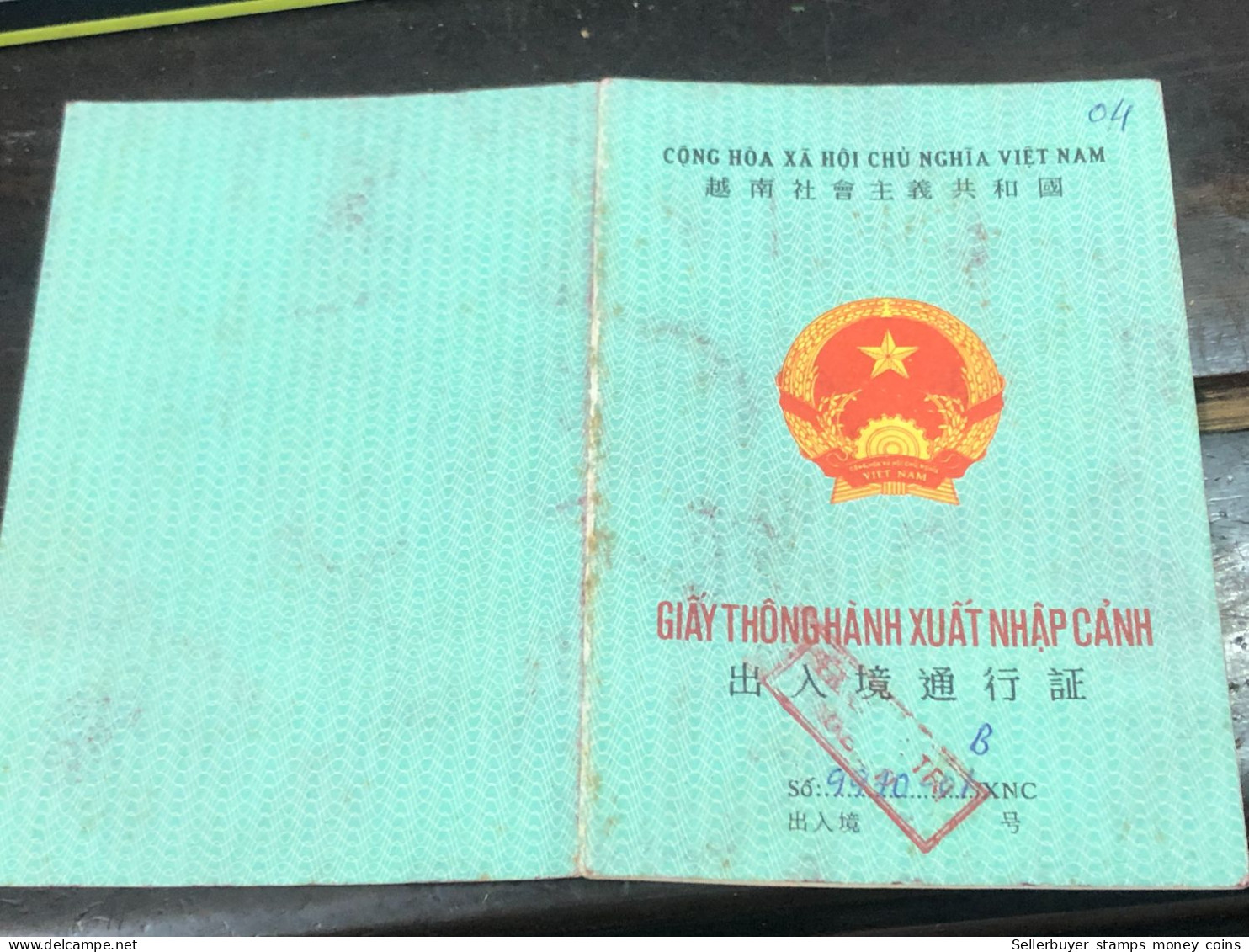 VIET NAM -OLD-GIAY THONG HANH-ID PASSPORT-name-CHUNG MINH HANH-2001-1pcs Book - Collections