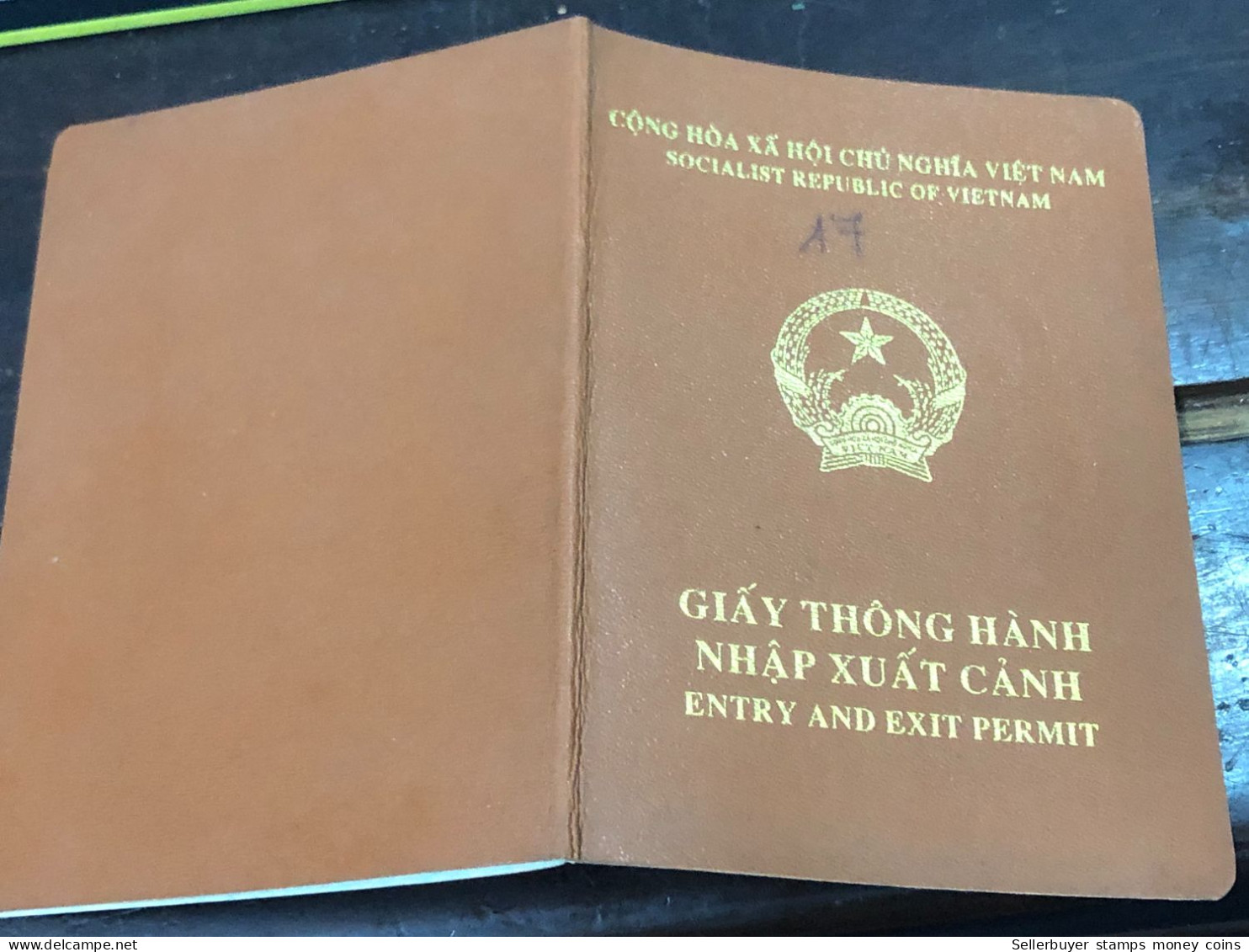 VIET NAM -OLD-GIAY THONG HANH XUAT CANH-ID PASSPORT-name-NGUYEN QUOC TE-2009-1pcs Book - Collezioni