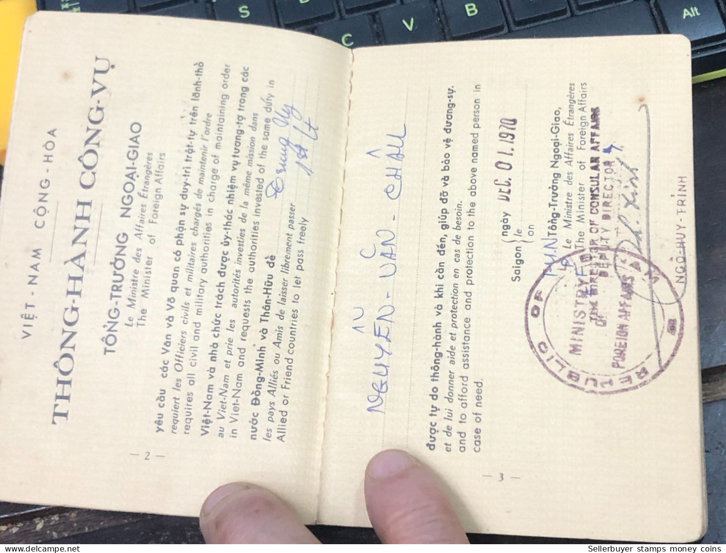 SOUTH VIET NAM -OLD- THONG HANH CONG VU-ID PASSPORT-name-DUONG THUY TRANG-1970-1pcs Book RARE - Sammlungen