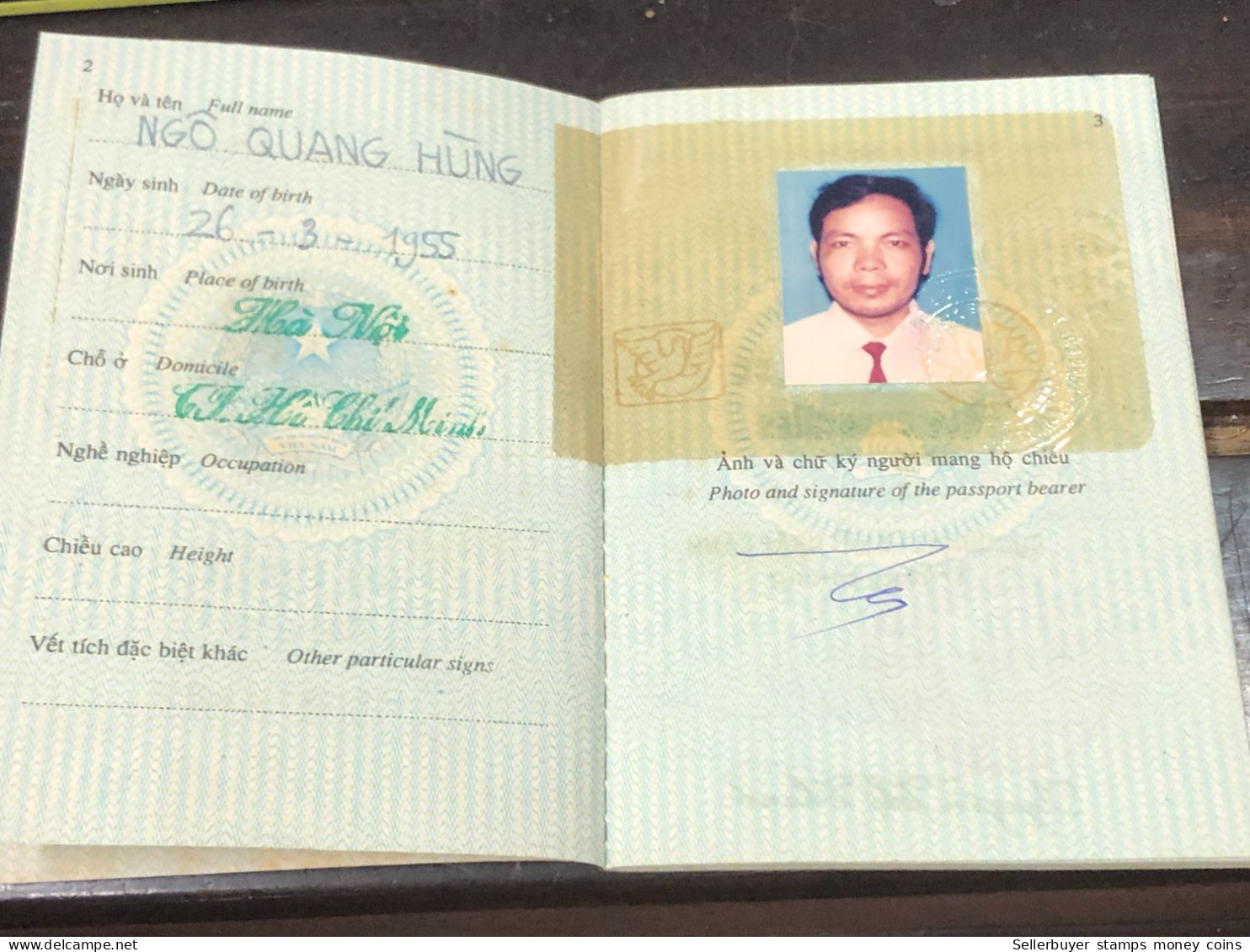 VIET NAM -OLD-ID PASSPORT-name-NGO QUAN HUNG-2001-1pcs Book - Sammlungen