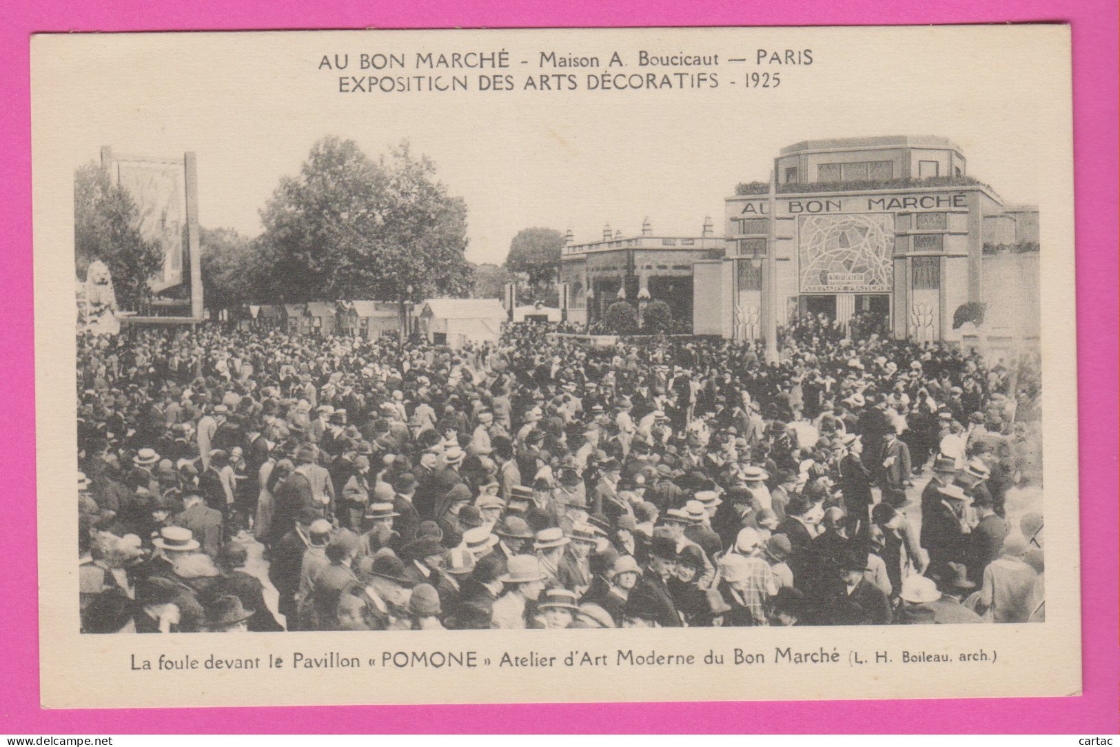 D75 - AU BON MARCHÉ MAISON A. BOUCICAUT - PARIS - EXPOSITION DES ARTS DÉCORATIFS - 1925 - LA FOULE DEVANT LE PAVILLON... - Tentoonstellingen