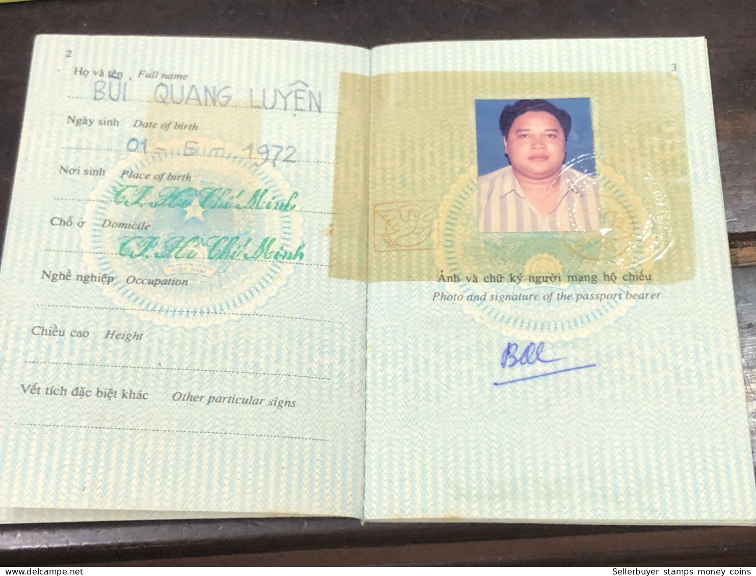 VIET NAM -OLD-ID PASSPORT-name-BUI QUAN L;UYEN-2001-1pcs Book - Collections