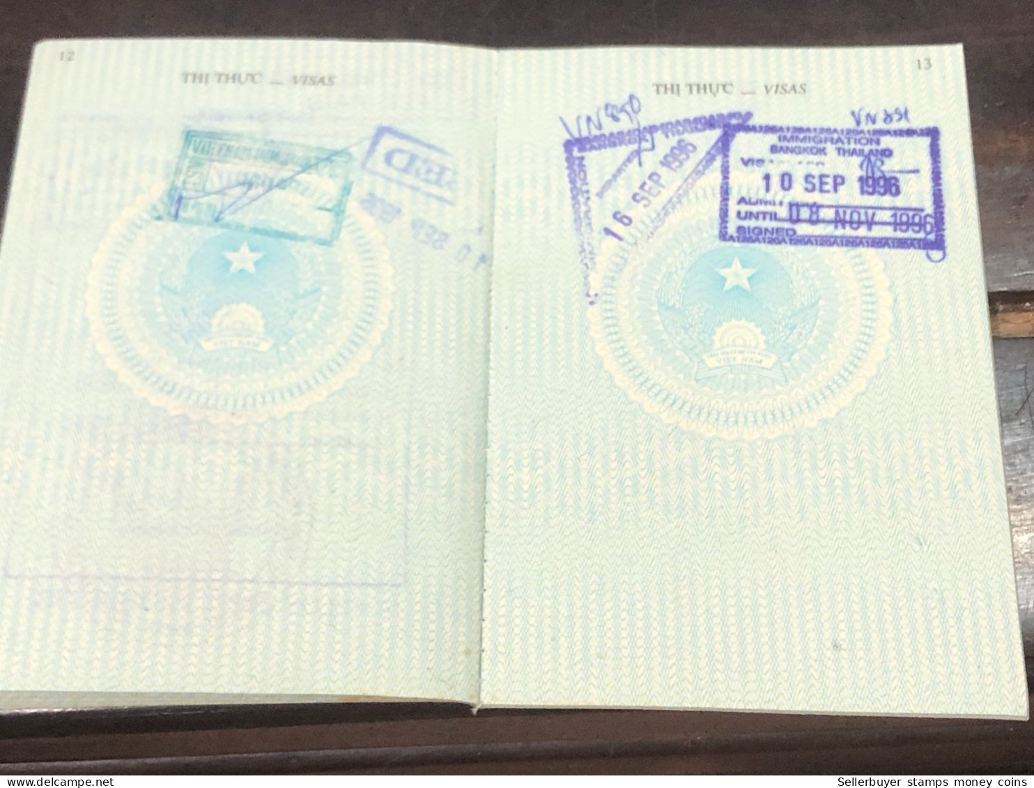 VIET NAM -OLD-ID PASSPORT-name-BUI QUAN L;UYEN-2001-1pcs Book - Sammlungen