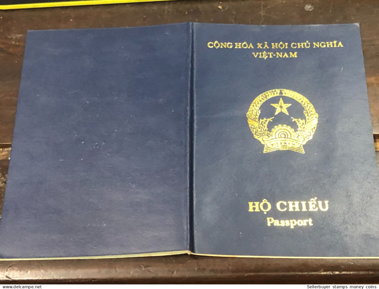 VIET NAM -OLD-ID PASSPORT-name-BUI QUAN L;UYEN-2001-1pcs Book - Sammlungen