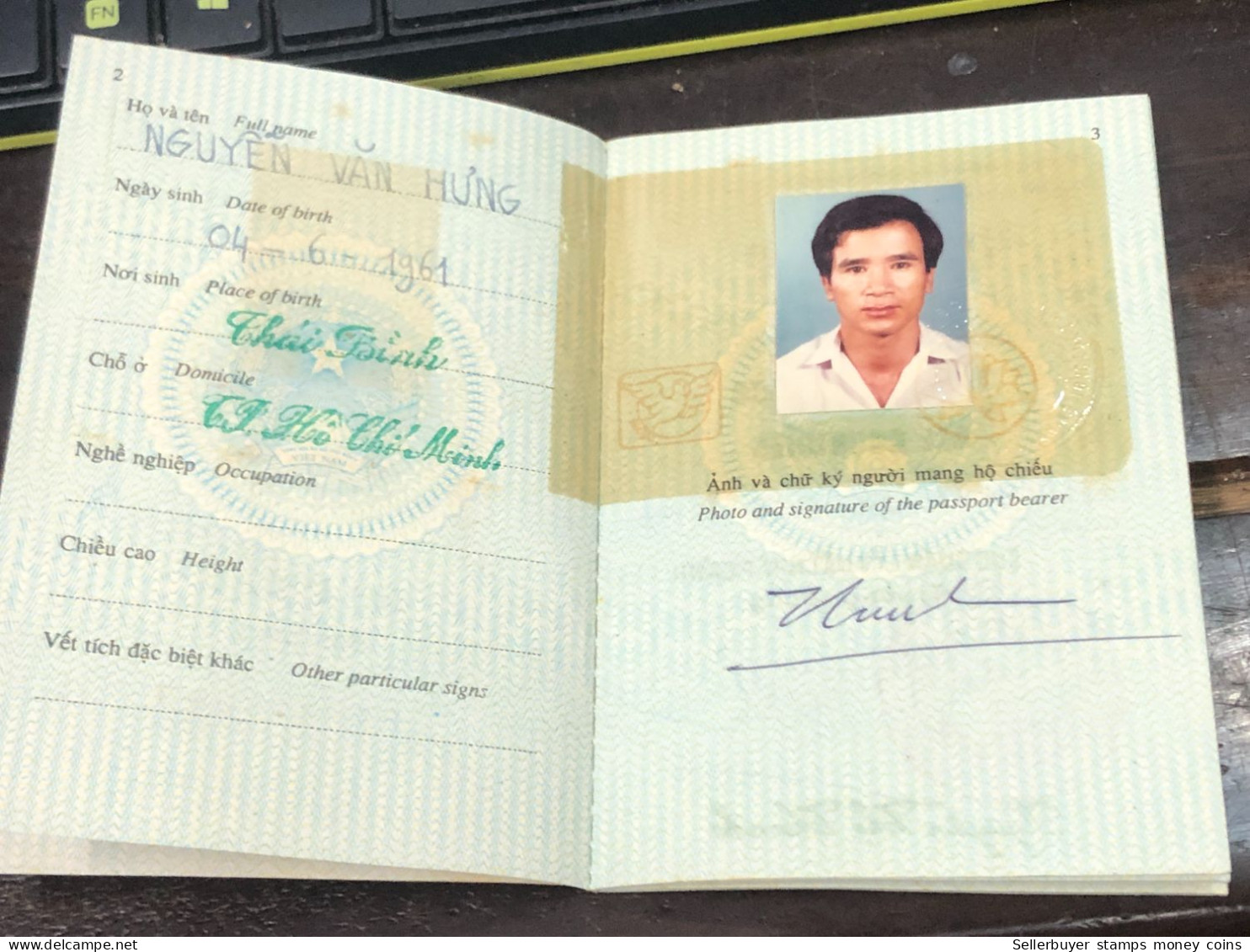 VIET NAM -OLD-ID PASSPORT-name-NGUYEN VAN HUNG-2001-1pcs Book - Sammlungen