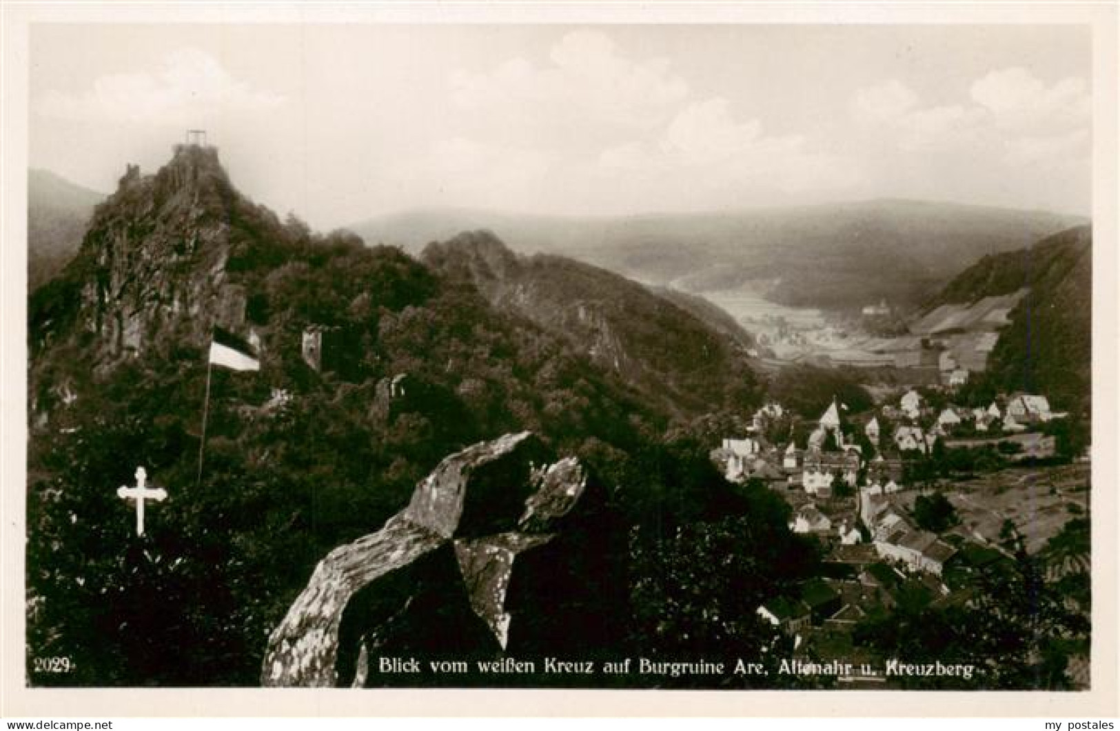 73943764 Altenahr Blick Vom Weissen Kreuz Auf Burgruine Are Und Kreuzberg - Bad Neuenahr-Ahrweiler