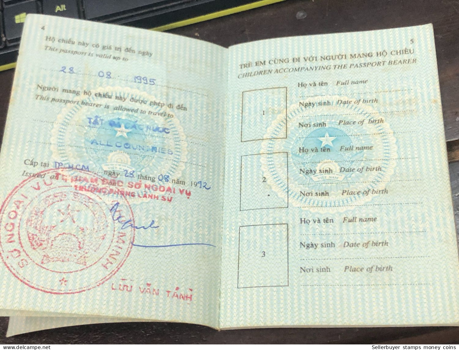 VIET NAM -OLD-ID PASSPORT-name-LE THI HUONG-1995-1pcs Book - Verzamelingen