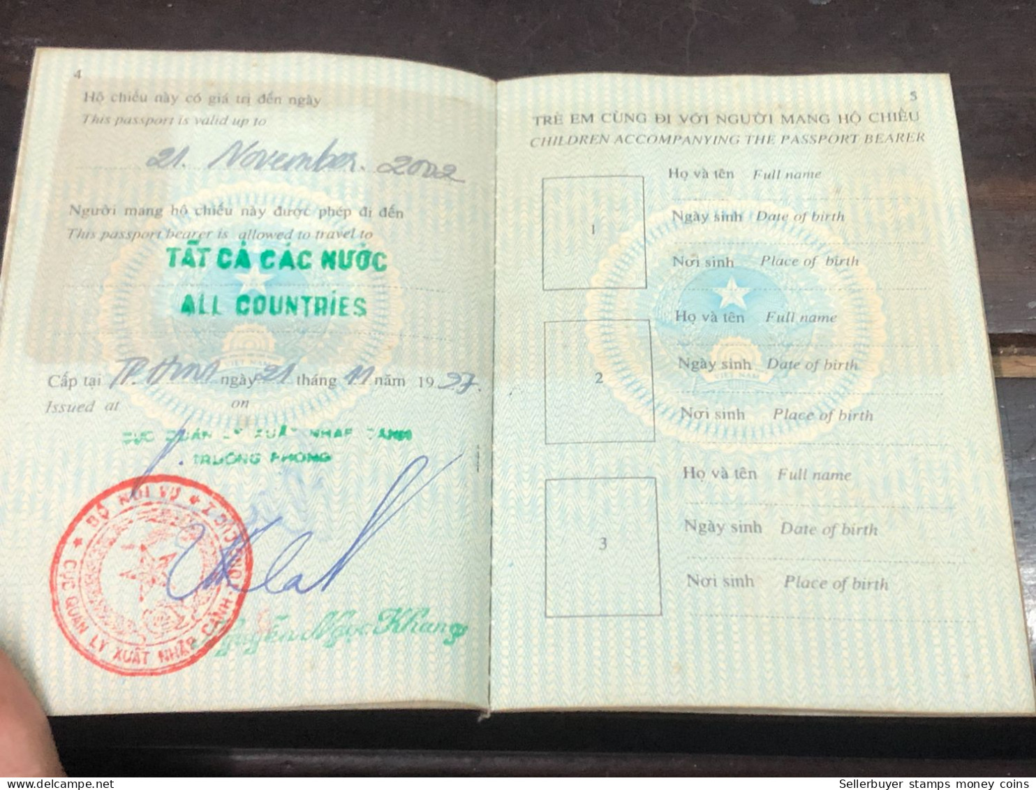 VIET NAM -OLD-ID PASSPORT-name-TRAN NGOC TU-2002-1pcs Book - Sammlungen