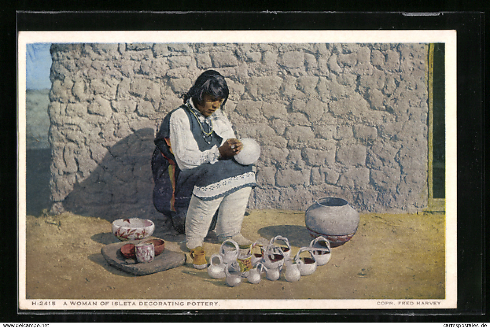 AK Indianerin Bemalt Töpferwaren, A Woman Of Isleta Decorating Pottery  - Indios De América Del Norte