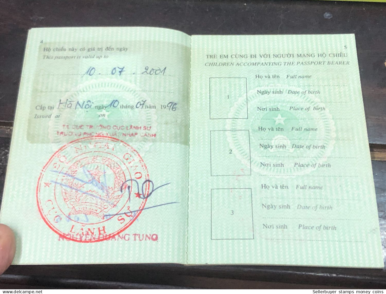 VIET NAM -OLD-ID PASSPORT-name-NGUYEN HOANG LONG-2001-1pcs Book - Sammlungen