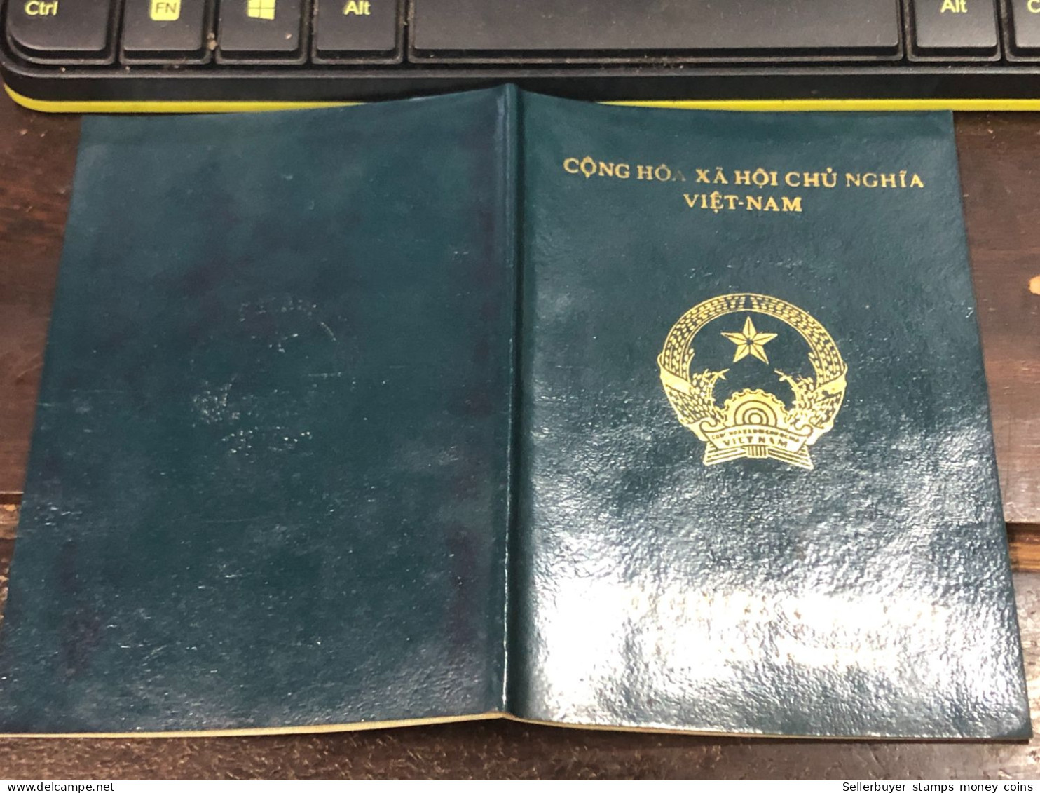 VIET NAM -OLD-ID PASSPORT-name-HA VAN SINH-2001-1pcs Book - Sammlungen