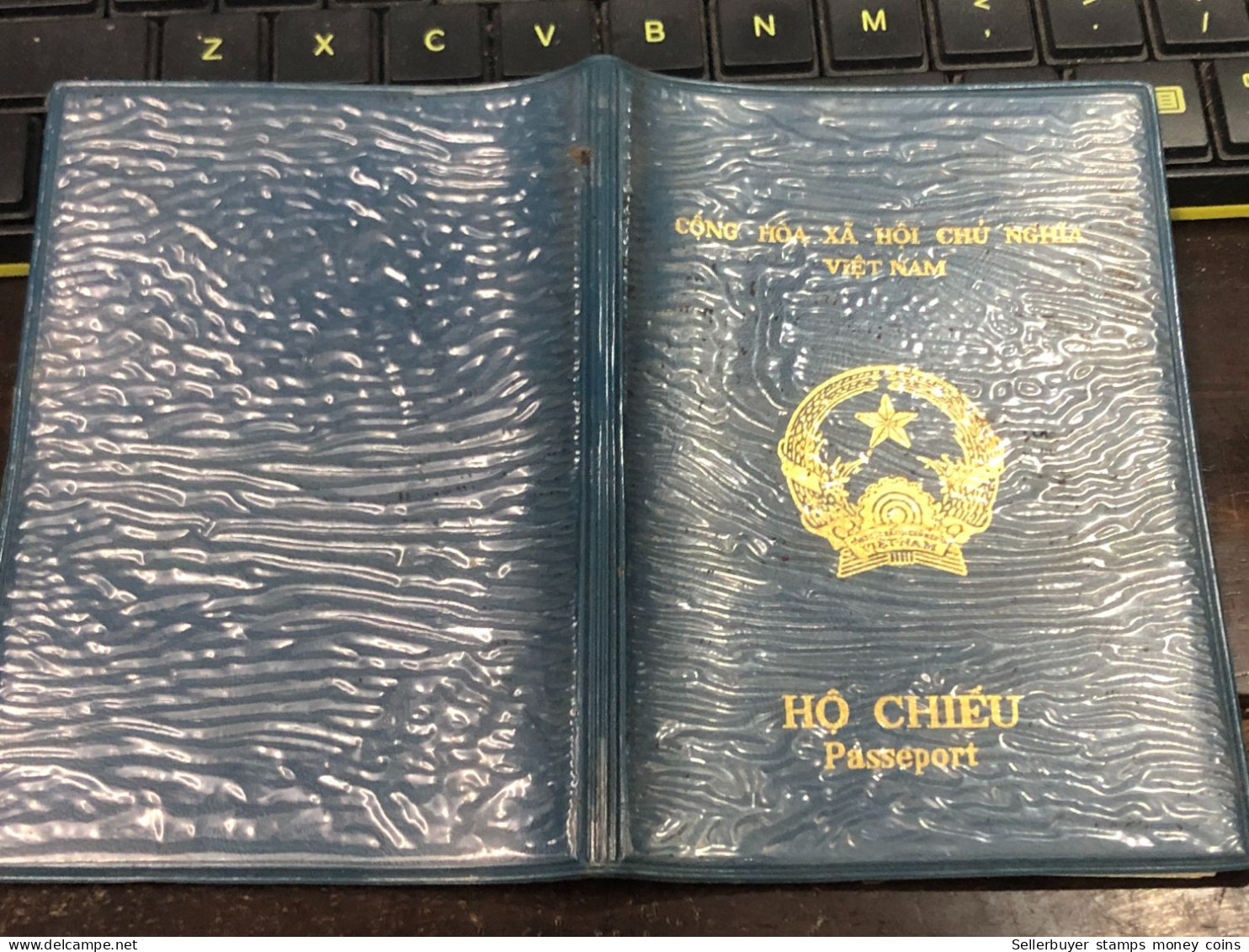 VIET NAM -OLD-ID PASSPORT-name-HUYNH TRACH HUNG-1992-1pcs Book - Verzamelingen