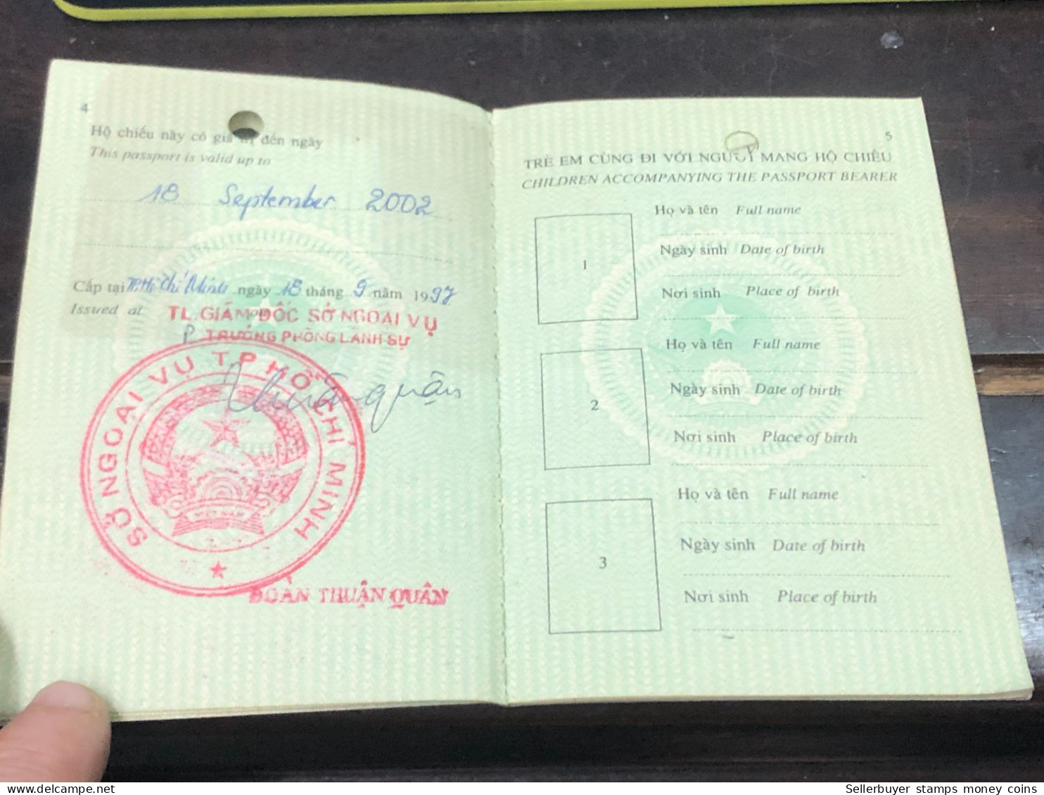 VIET NAM -OLD-ID PASSPORT-name-NGUYEN PHAN VIET-2002-1pcs Book - Collections