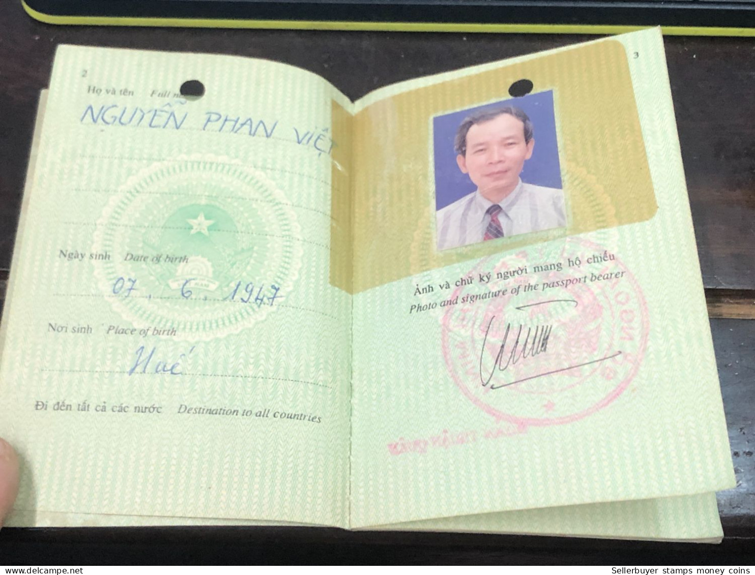 VIET NAM -OLD-ID PASSPORT-name-NGUYEN PHAN VIET-2002-1pcs Book - Sammlungen