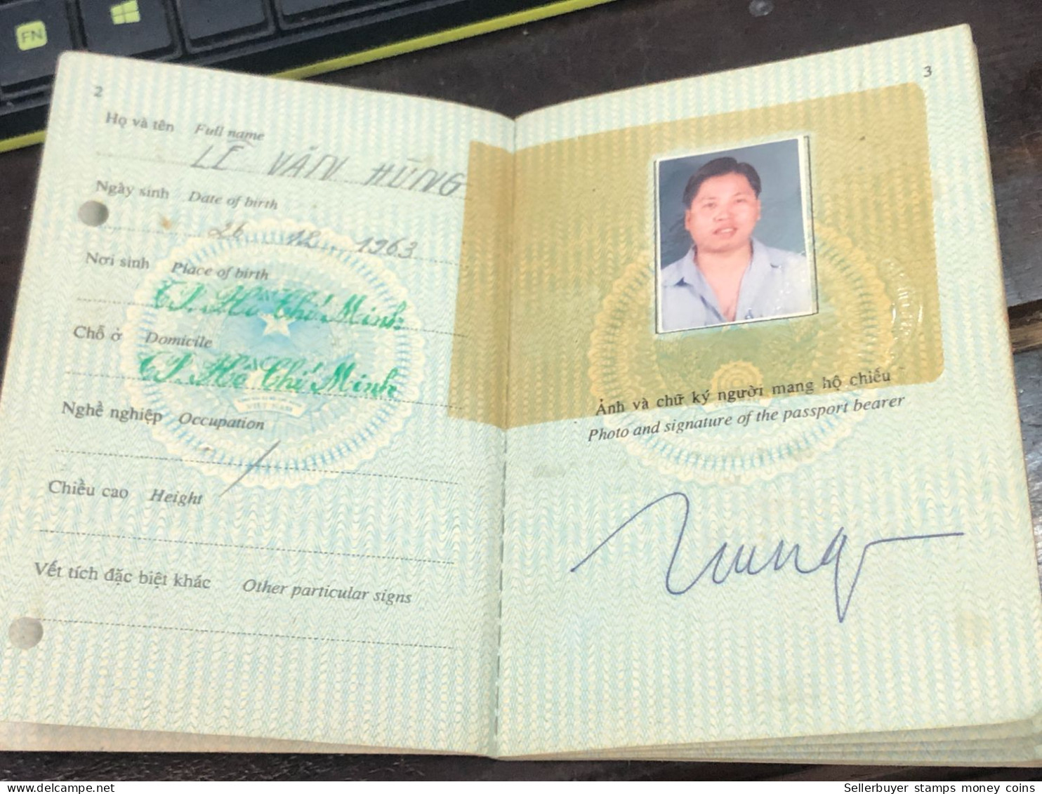 VIET NAM -OLD-ID PASSPORT-name-LE VAN HUNG-2001-1pcs Book - Verzamelingen