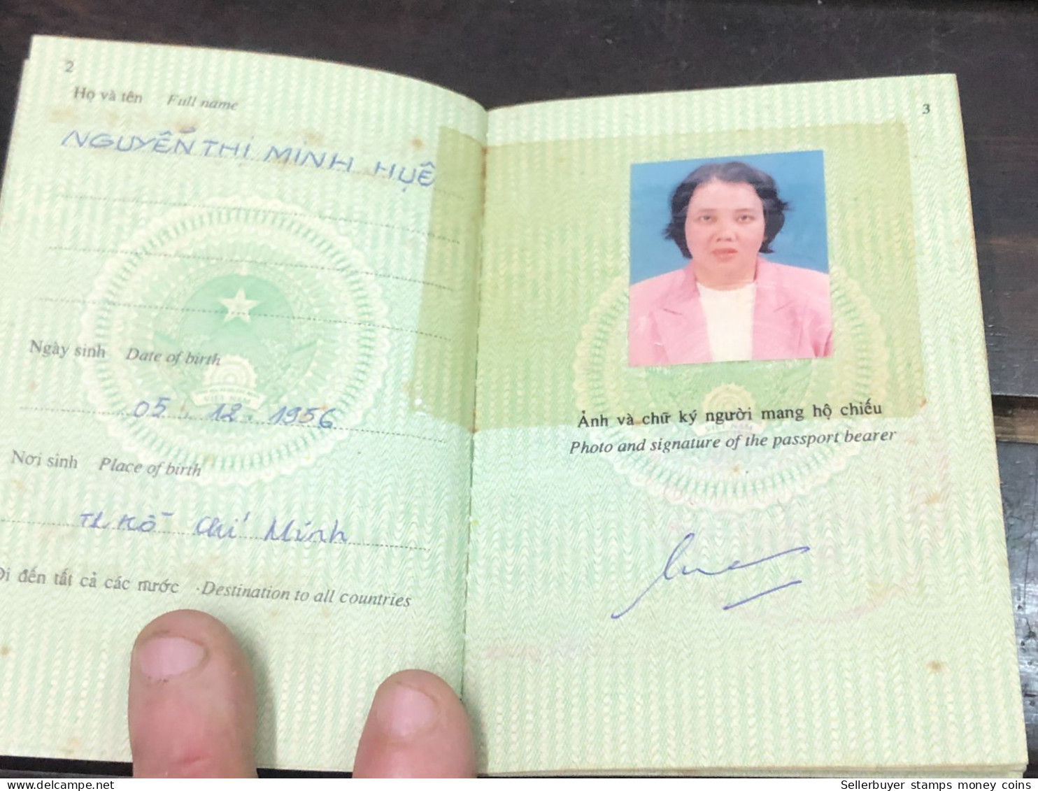 VIET NAM -OLD-ID PASSPORT-name-LE THI MINH HUE-2002-1pcs Book - Verzamelingen