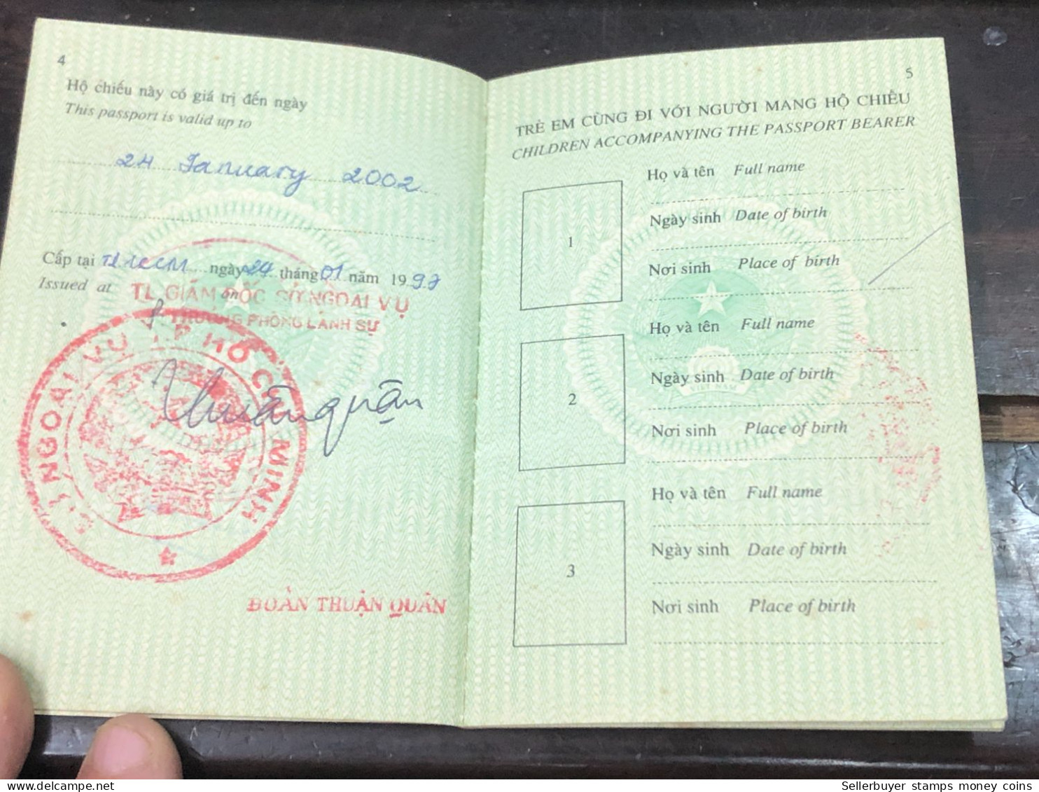 VIET NAM -OLD-ID PASSPORT-name-LE THI MINH HUE-2002-1pcs Book - Sammlungen