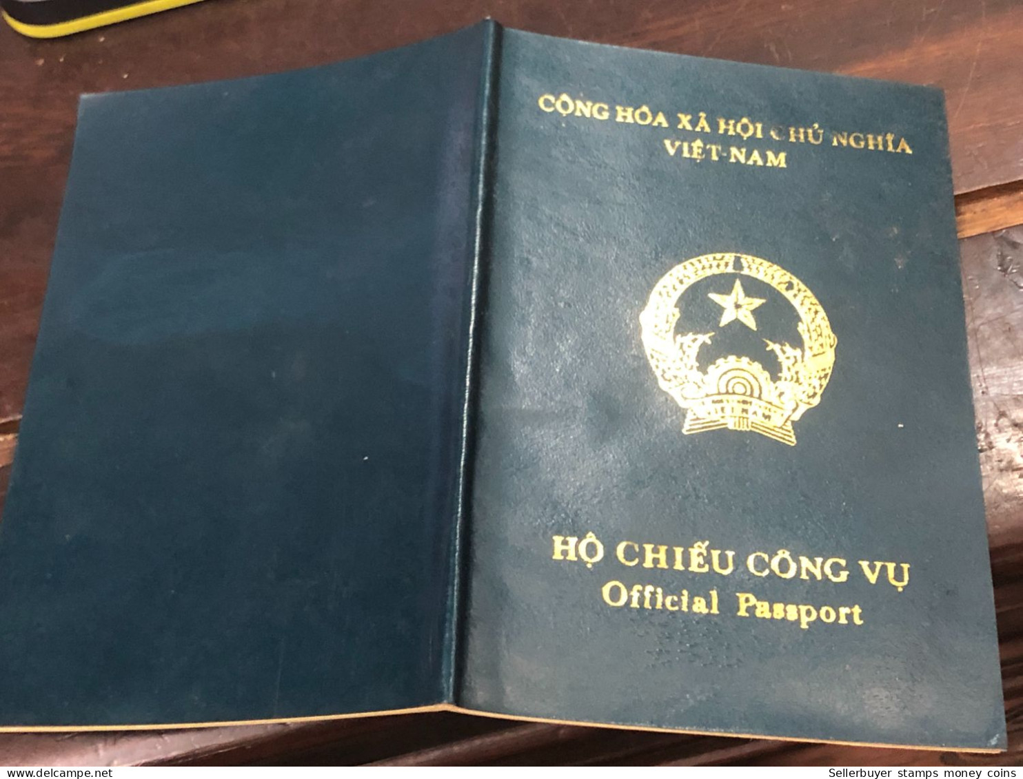 VIET NAM -OLD-ID PASSPORT-name-LE THI MINH HUE-2002-1pcs Book - Verzamelingen
