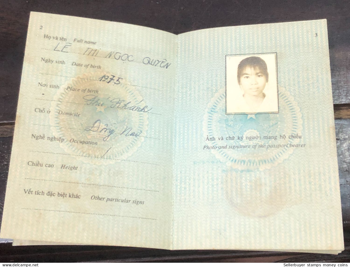 VIET NAM -OLD-ID PASSPORT-name-LE THI NGOC QUYEN-1996-1pcs Book - Collections