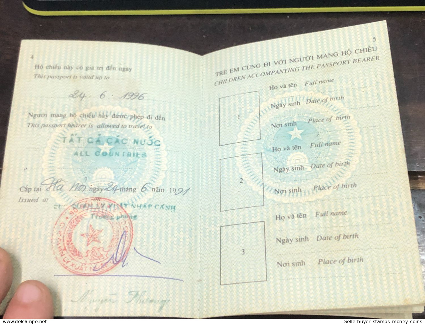 VIET NAM -OLD-ID PASSPORT-name-LE THI NGOC QUYEN-1996-1pcs Book - Sammlungen