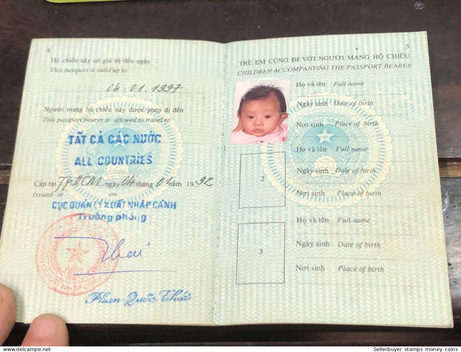 VIET NAM -OLD-ID PASSPORT-name-MAI THI NGUYET-1997-1pcs Book - Colecciones