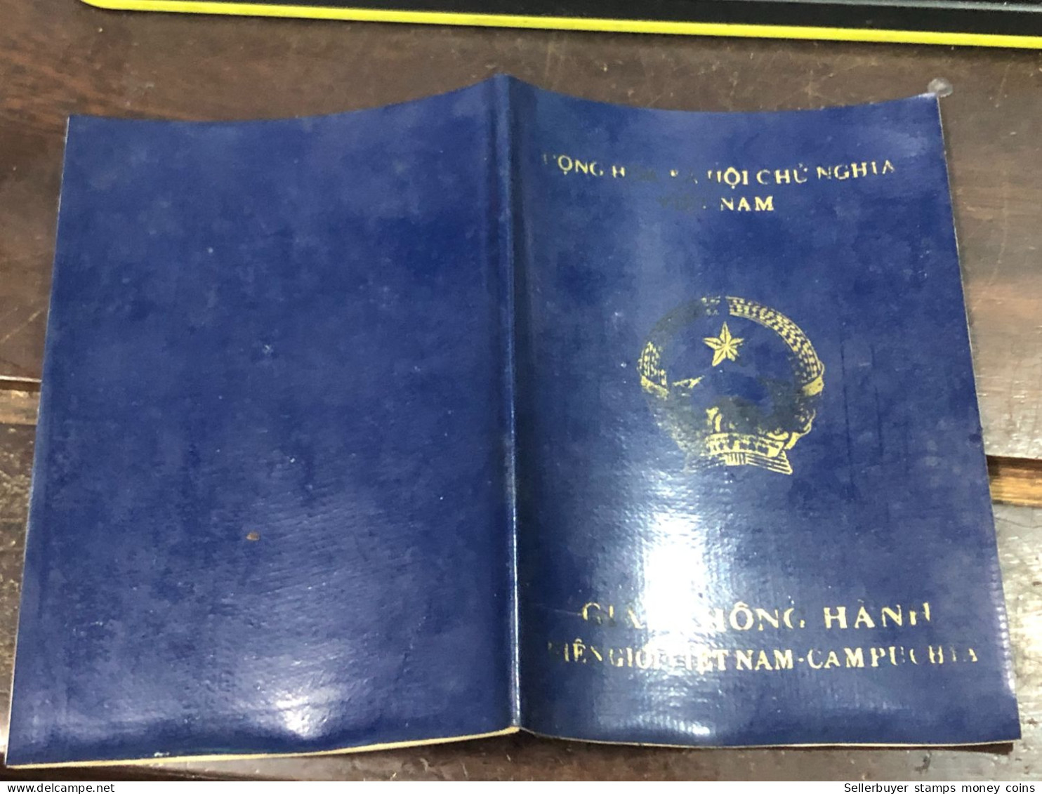 VIET NAM -OLD-GIAY THONG HANHID PASSPORT-name-TRIEU LAI CHANH-1995-1pcs Book - Sammlungen