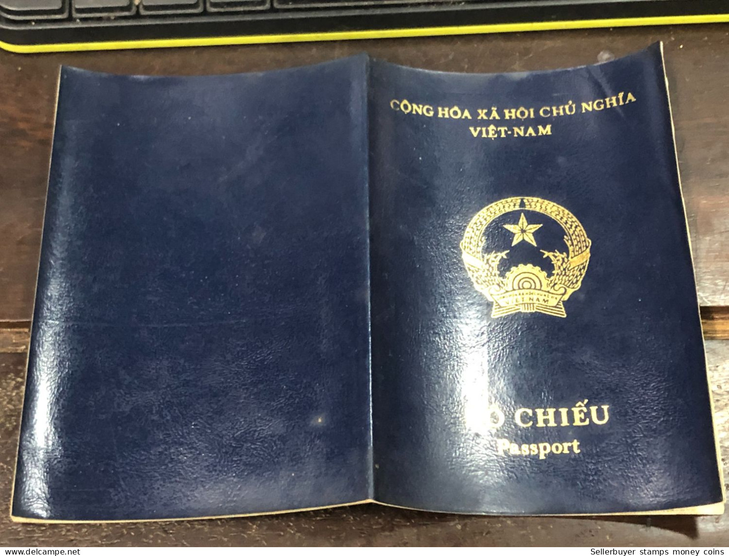 VIET NAM -OLD-GIAY THONG HANHID PASSPORT-name-VU GIA LY-1995-1pcs Book - Collections