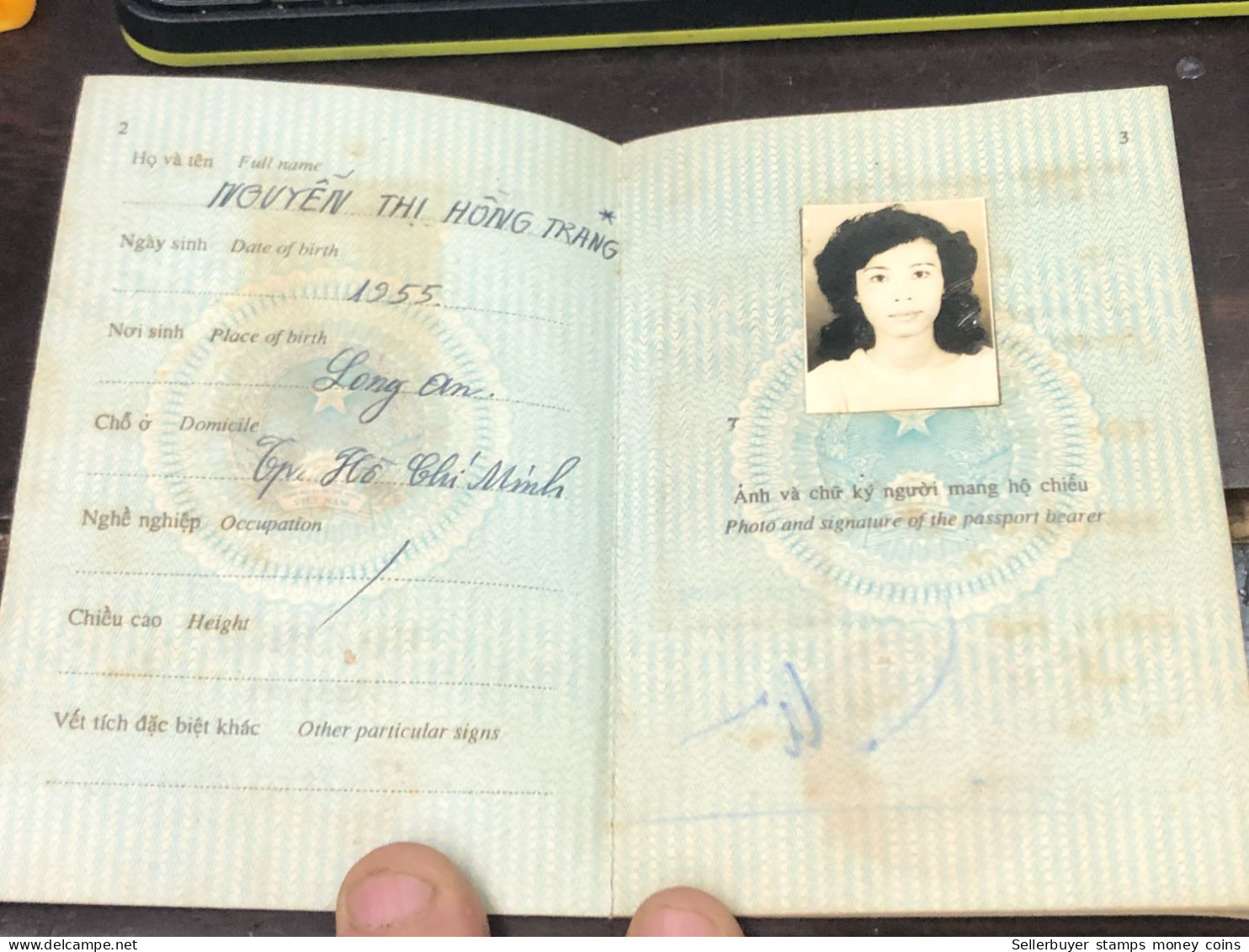 VIET NAM -OLD-ID PASSPORT-name-NGUYEN THI HONG TRANG-1995-1pcs Book - Sammlungen