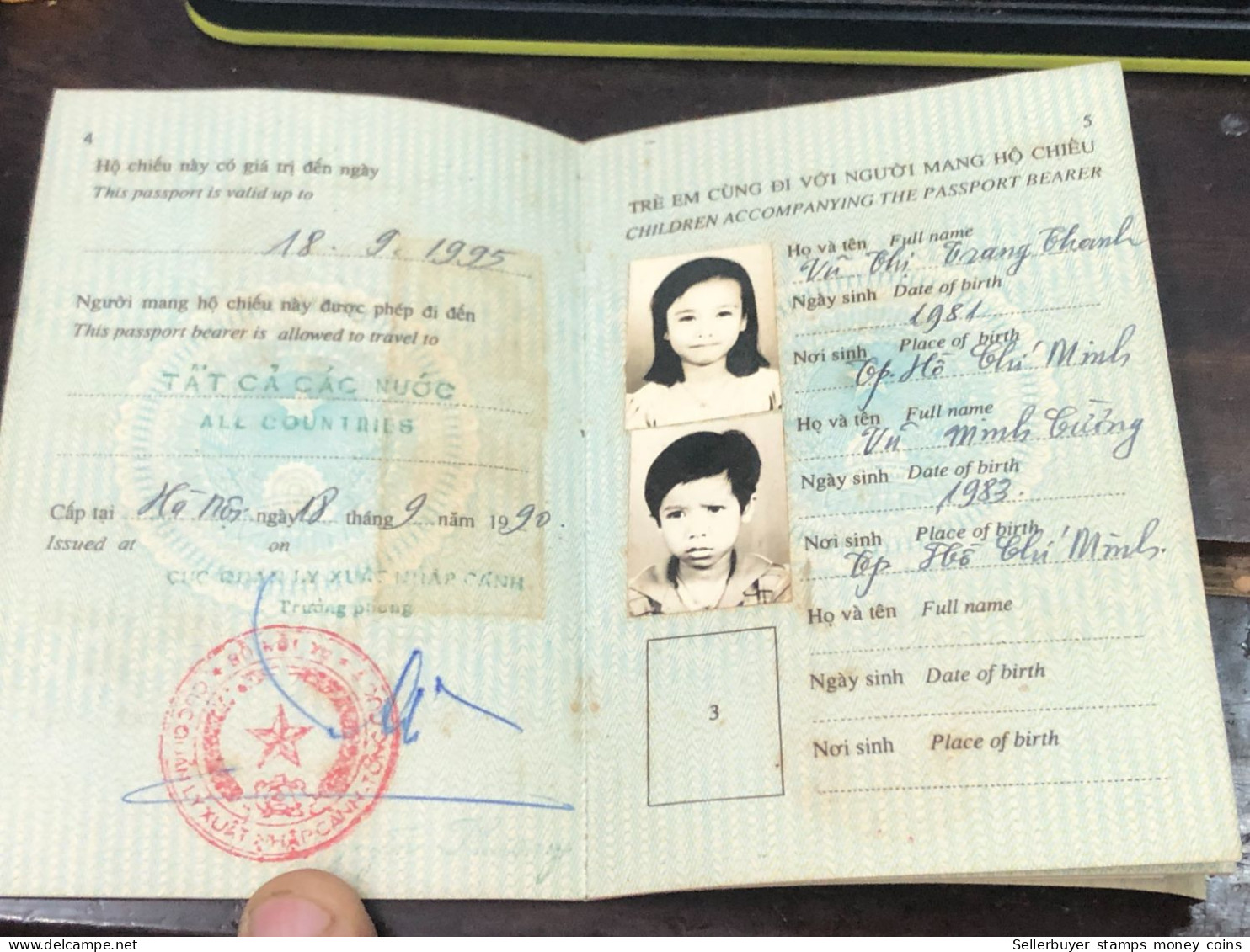 VIET NAM -OLD-ID PASSPORT-name-NGUYEN THI HONG TRANG-1995-1pcs Book - Colecciones