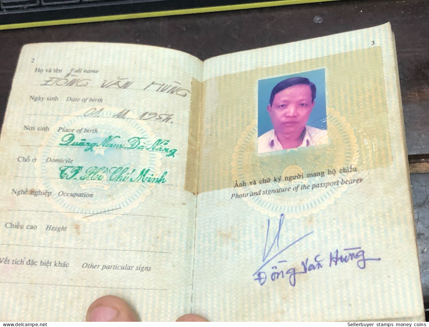 VIET NAM -OLD-ID PASSPORT-name-DONG VAN HUNG-2000-1pcs Book - Colecciones