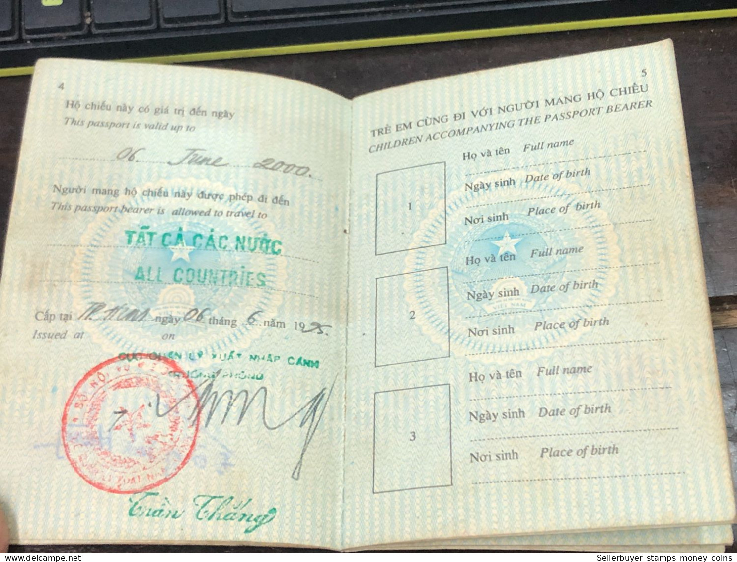 VIET NAM -OLD-ID PASSPORT-name-DONG VAN HUNG-2000-1pcs Book - Colecciones