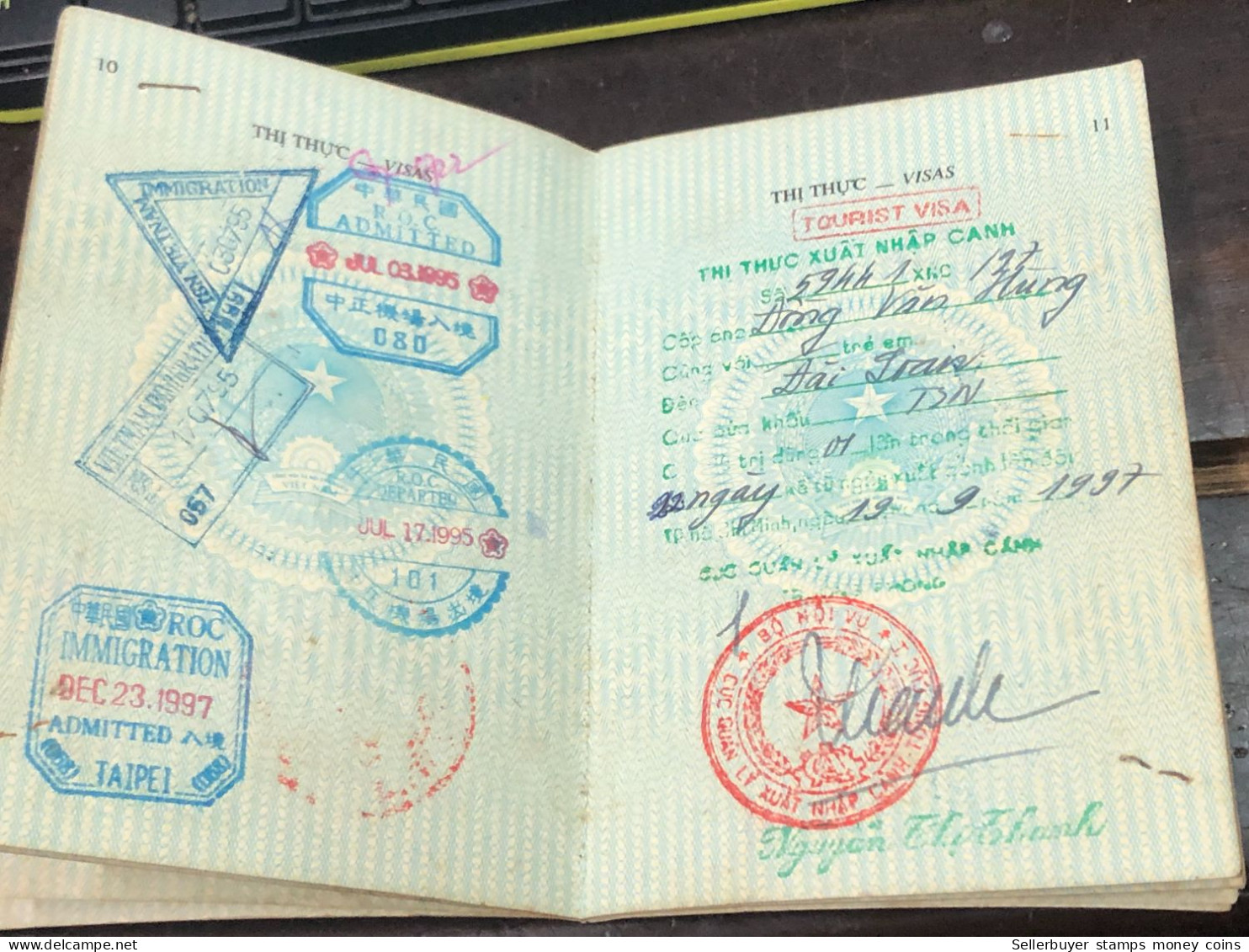 VIET NAM -OLD-ID PASSPORT-name-DONG VAN HUNG-2000-1pcs Book - Sammlungen