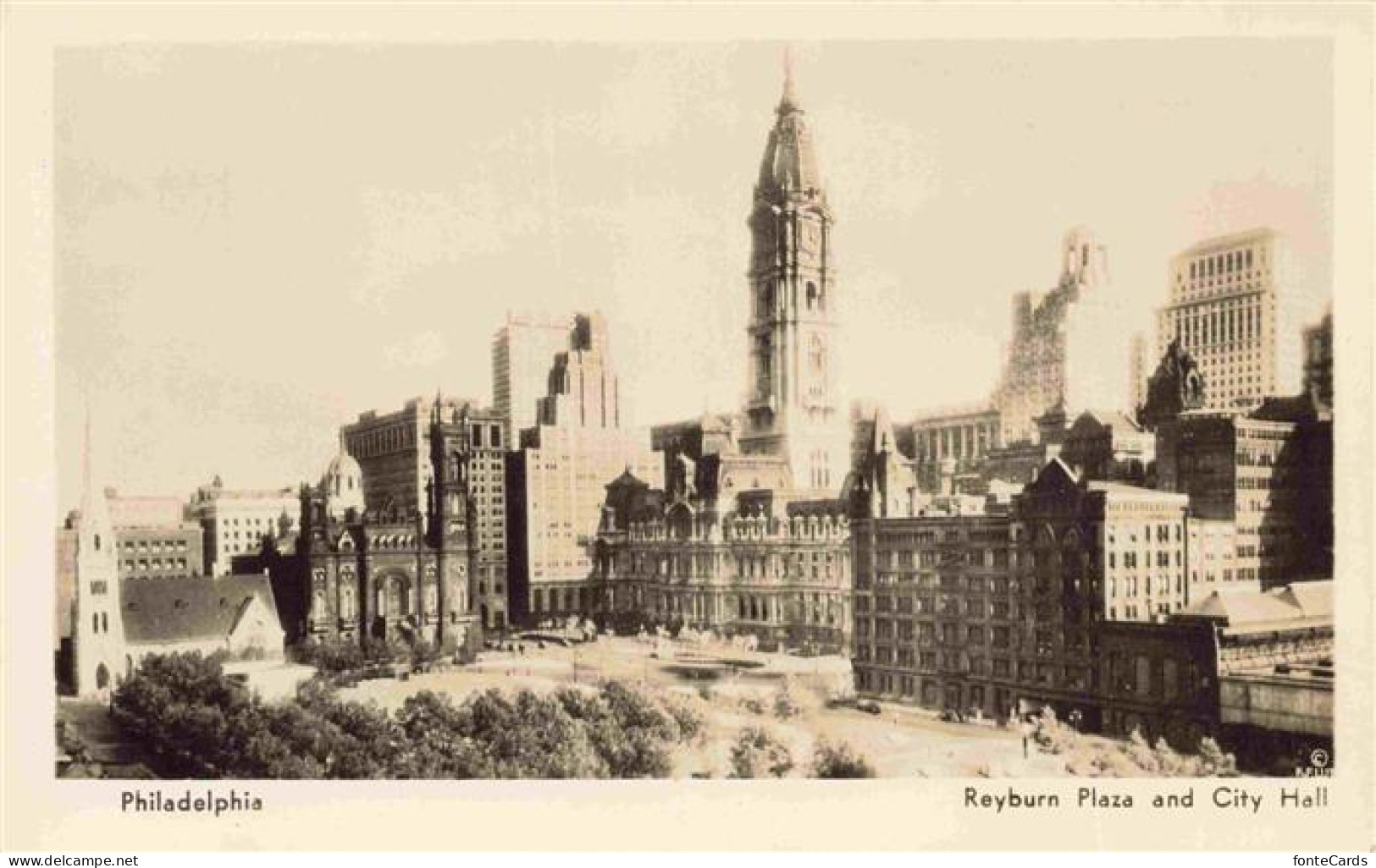 73974833 Philadelphia__Pennsylvania_USA Reyburn Plaza And City Hall - Andere & Zonder Classificatie