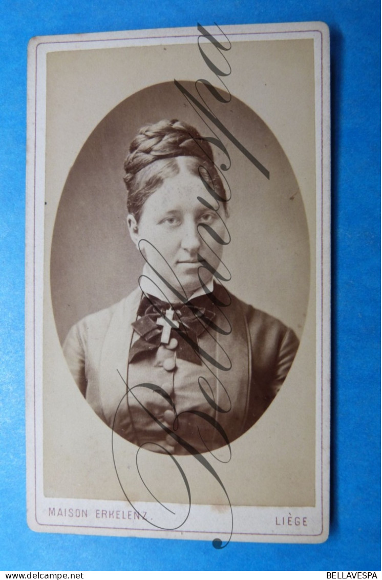 C.D.V. Carte De Visite. Atelier Portret Photo Maison ERKELENZ Liège  Mevr Joseph  DEMARTEAU-RIGO - Personnes Identifiées