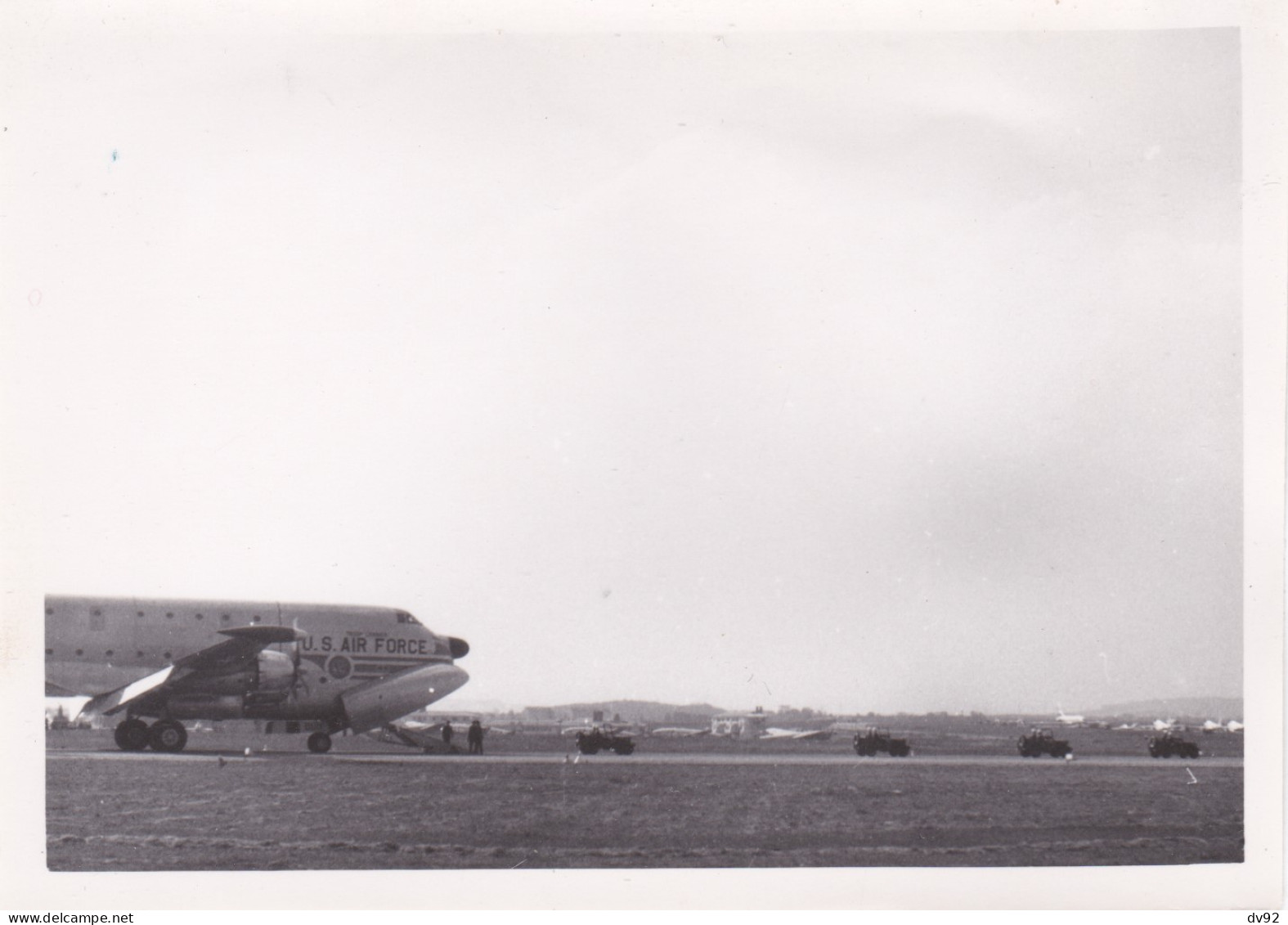 AVIATION GLOSMASTER 1957 ET LES JEEP - Aviation