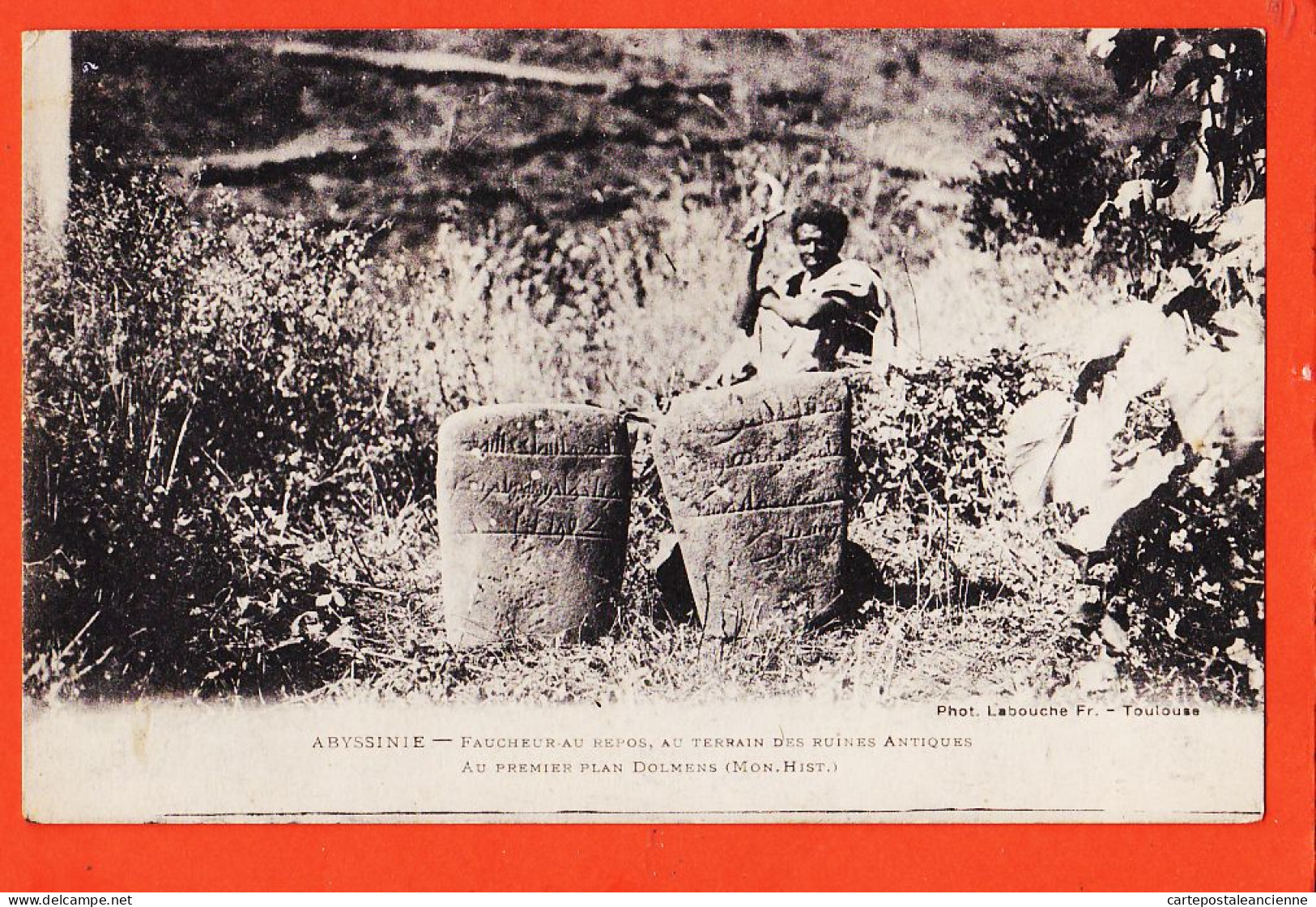 08002 ● ● Photo LABOUCHE  (!) ABYSSINIE Ethiopie Faucheur Au Repos Terrain Des Ruines Antiques Au Premier Plan Dolmens  - Ethiopië