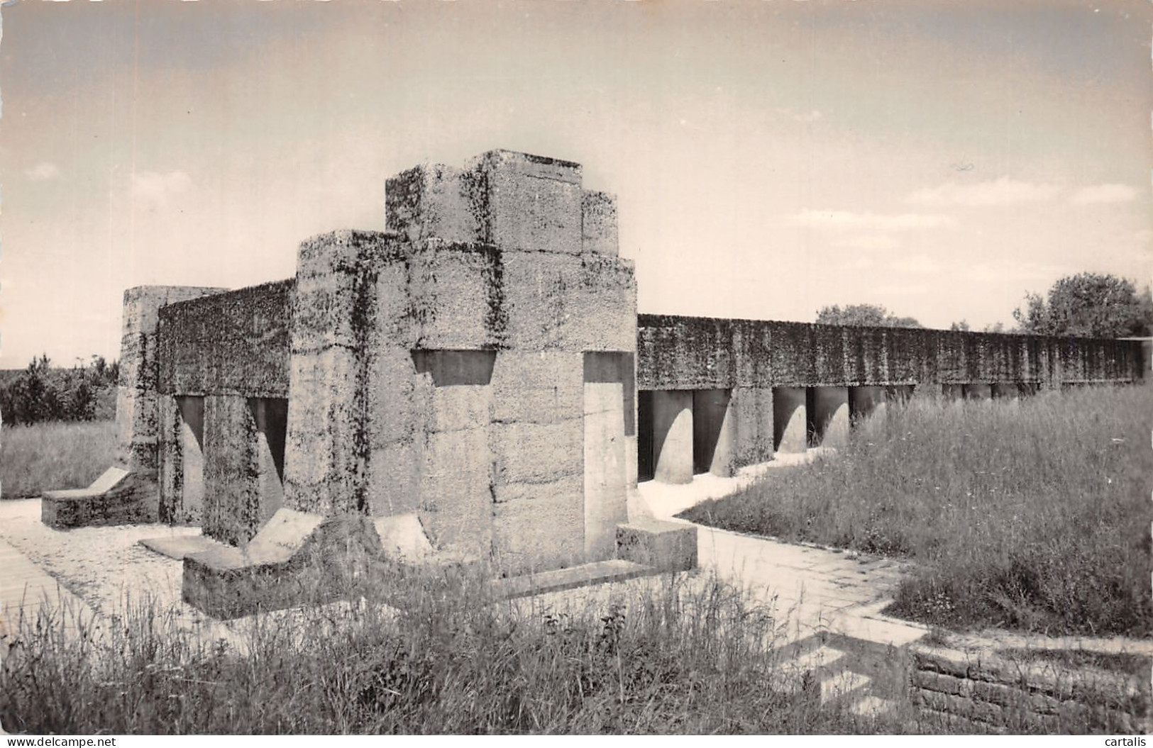 55-DOUAUMONT OSSUAIRE-N°4469-F/0381 - Douaumont