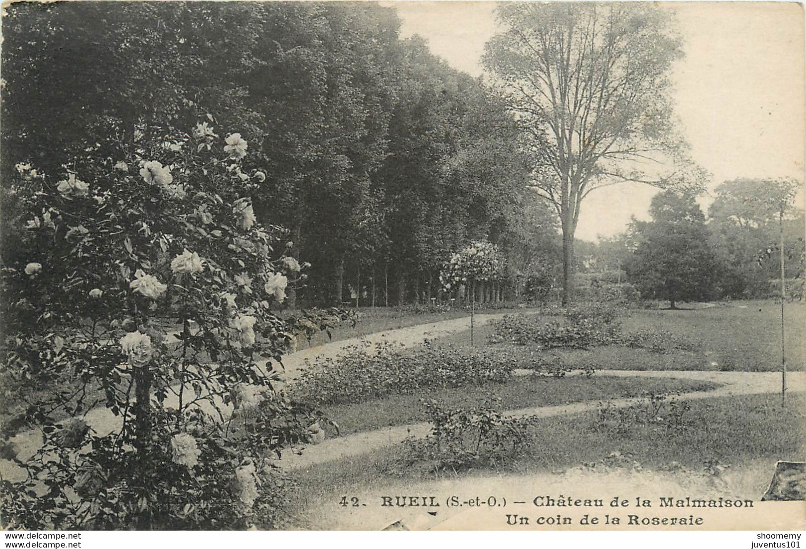 CPA Rueil-Château De La Malmaison-Un Coin De La Roseraie     L1235 - Rueil Malmaison