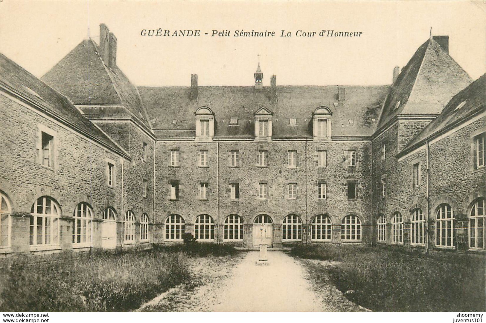 CPA Guérande-Petit Séminaire-La Cour D'honneur      L1463 - Guérande