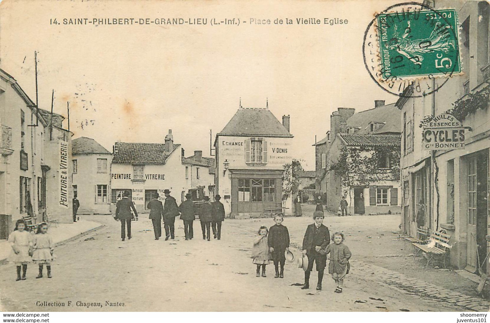 CPA St-Saint Philbert De Grand Lieu-Place De La Vieille église-Timbre       L1610 - Saint-Philbert-de-Grand-Lieu