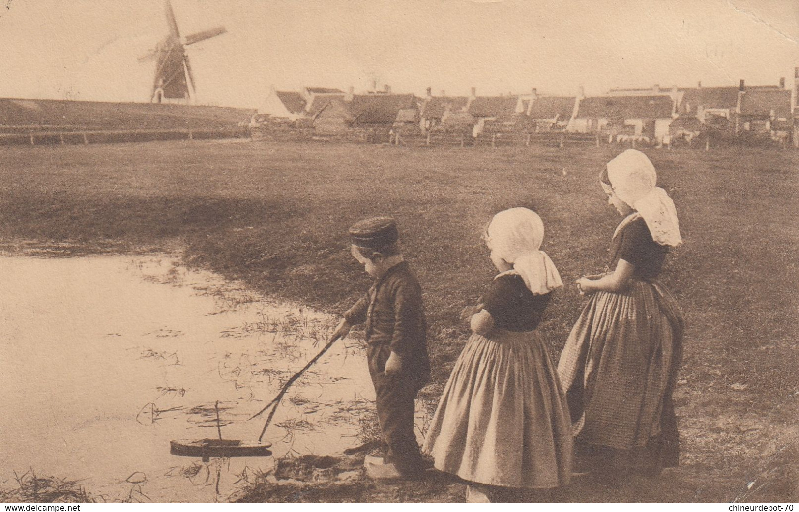 LES MOULINS A VENT - Windmills