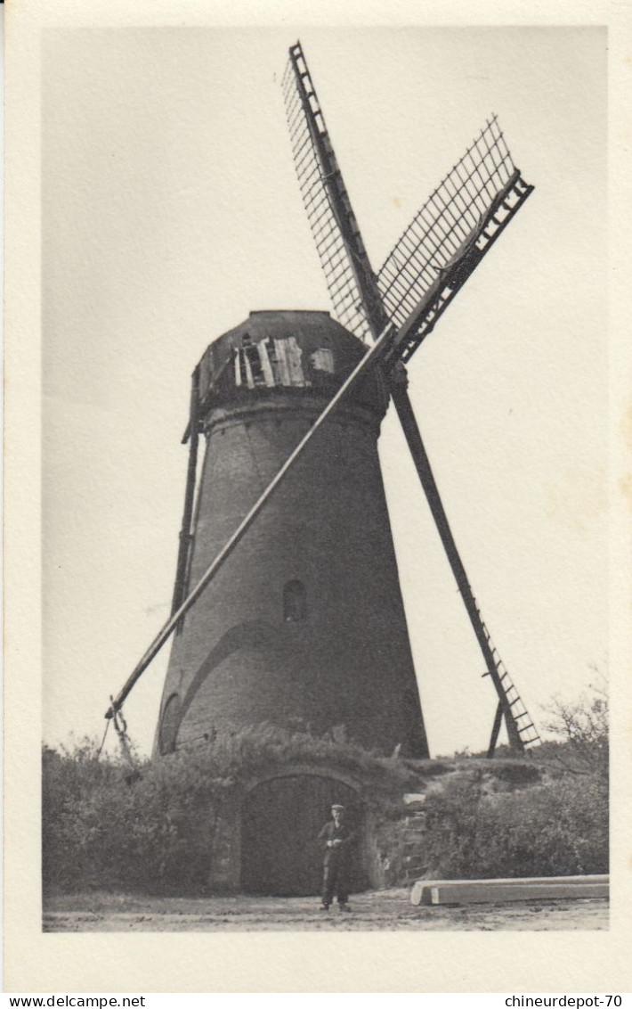 LES MOULINS A VENT - Windmills