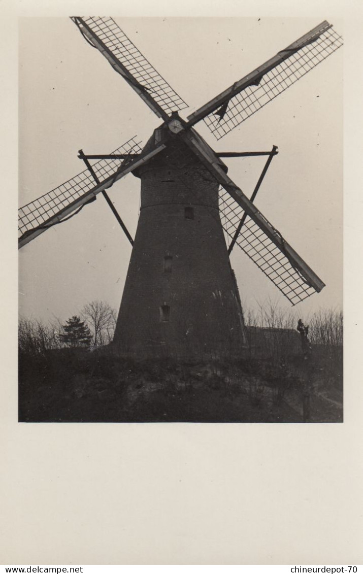 LES MOULINS A VENT - Windmills
