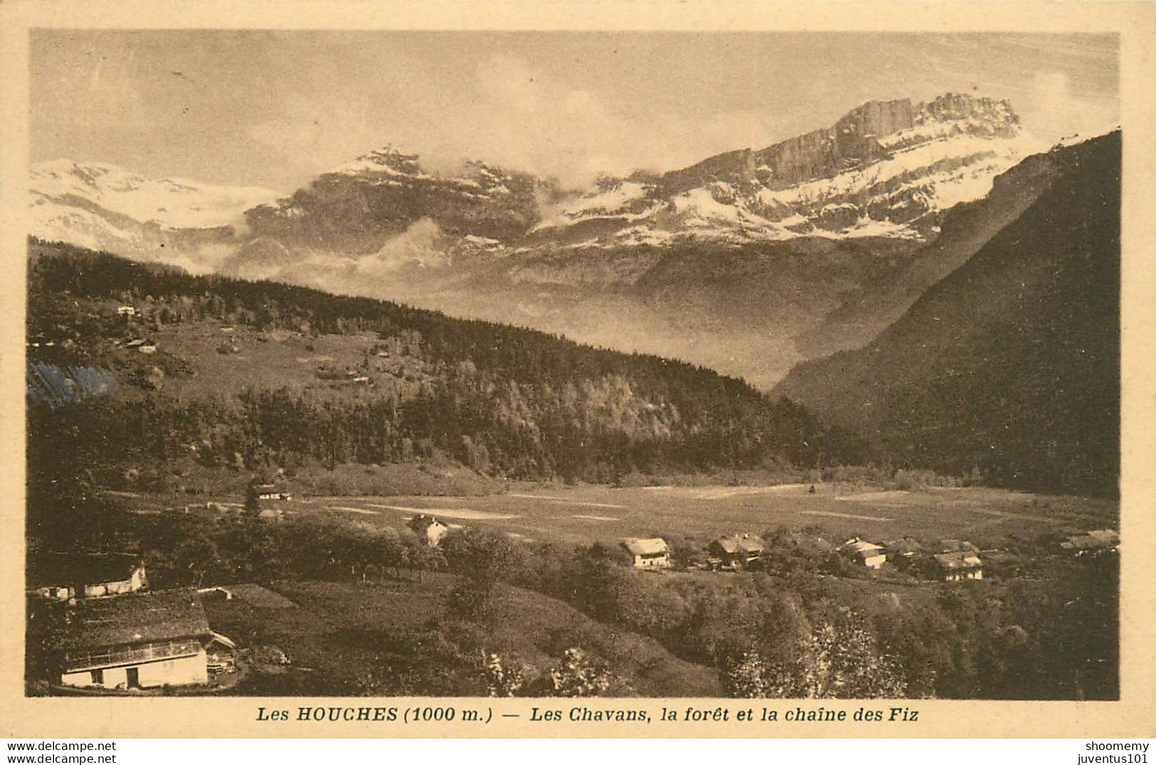 CPA Les Houches-Les Chavans,la Forêt Et La Chaine Des Fiz-Timbre       L1729 - Les Houches