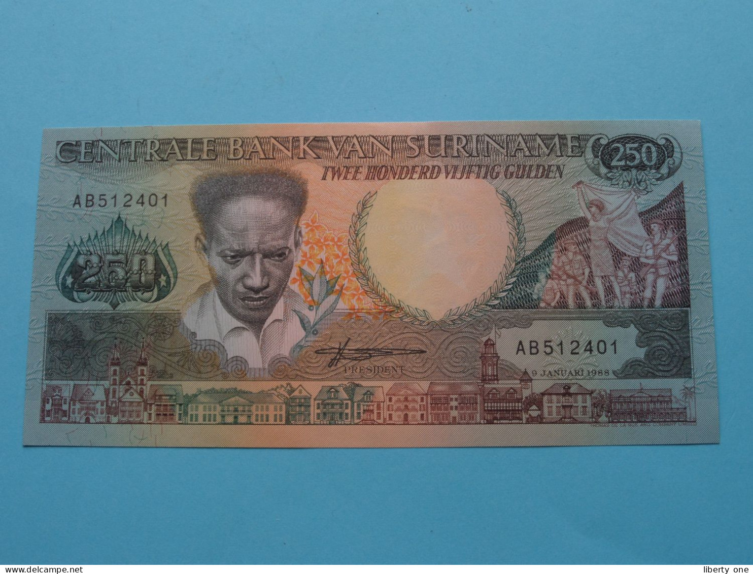 250 Gulden (AB512401) 9 Januari 1988 > Centrale Bank Van Suriname ( For Grade, Please See Photo ) UNC ! - Suriname