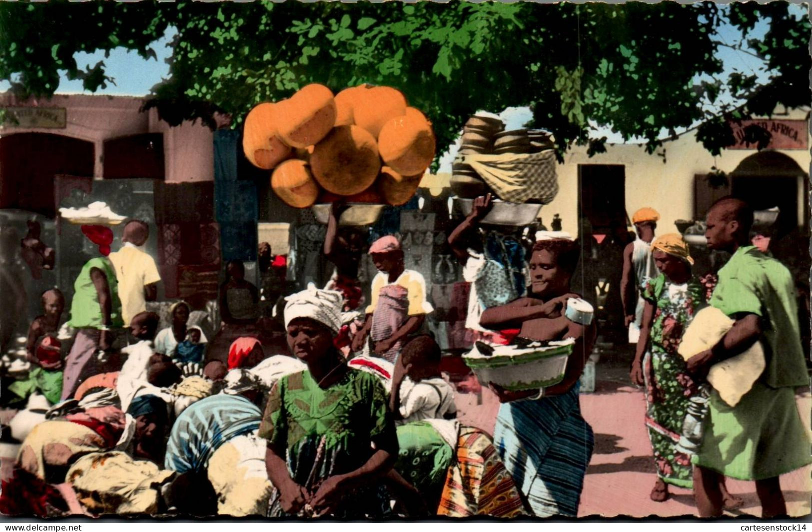 N°2003 W -cpsm Atakpame -marchande De Calebasses- - Togo