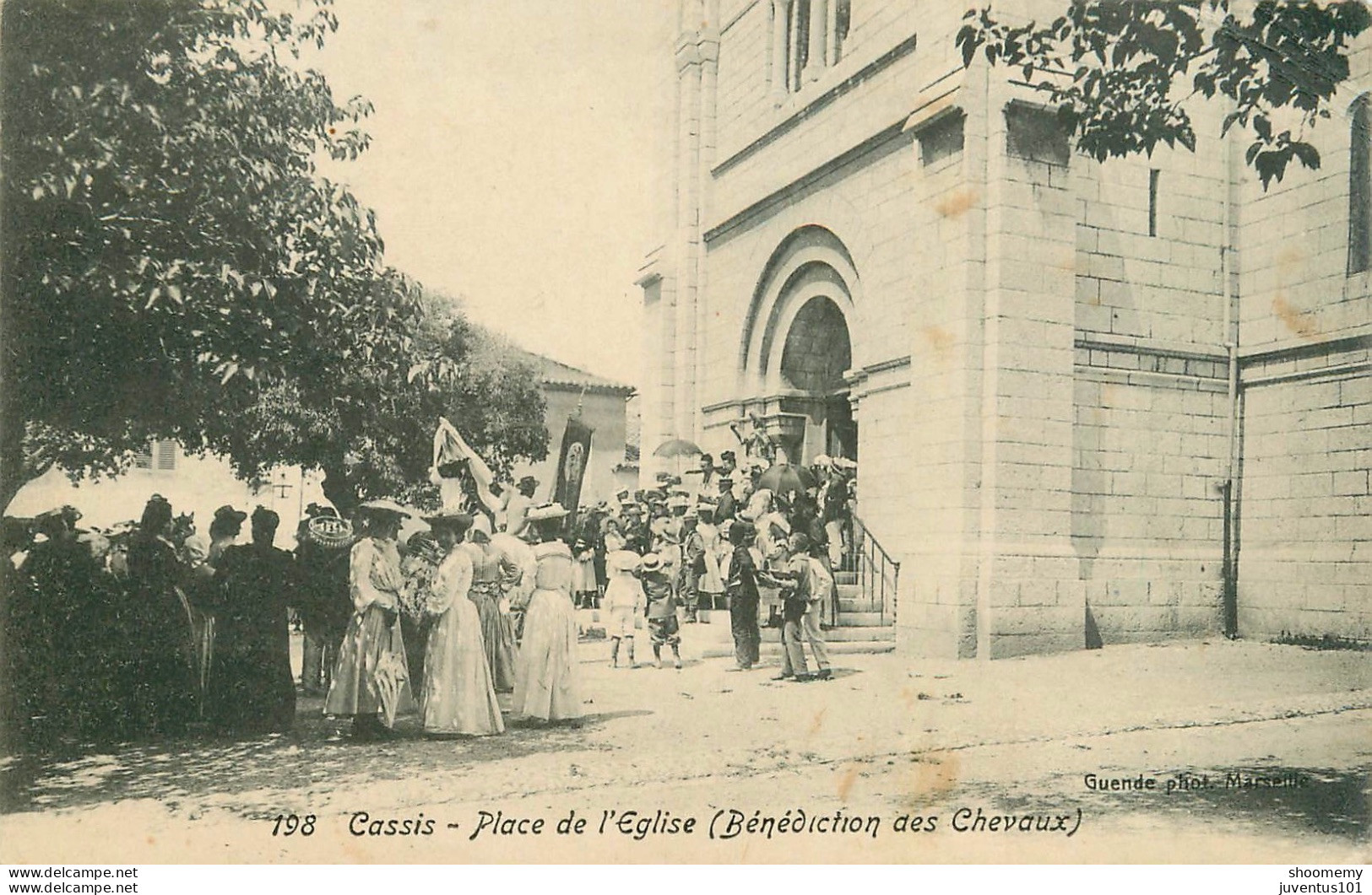 CPA Cassis-Place De L'église-198-Timbre   L2223 - Cassis