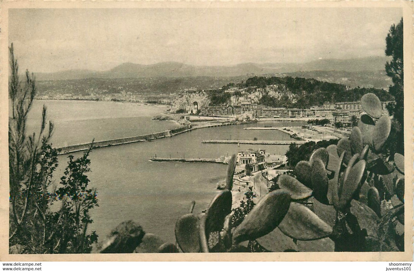 CPA Nice-L'entrée Du Port Et La Ville-2520        L1657 - Panoramic Views