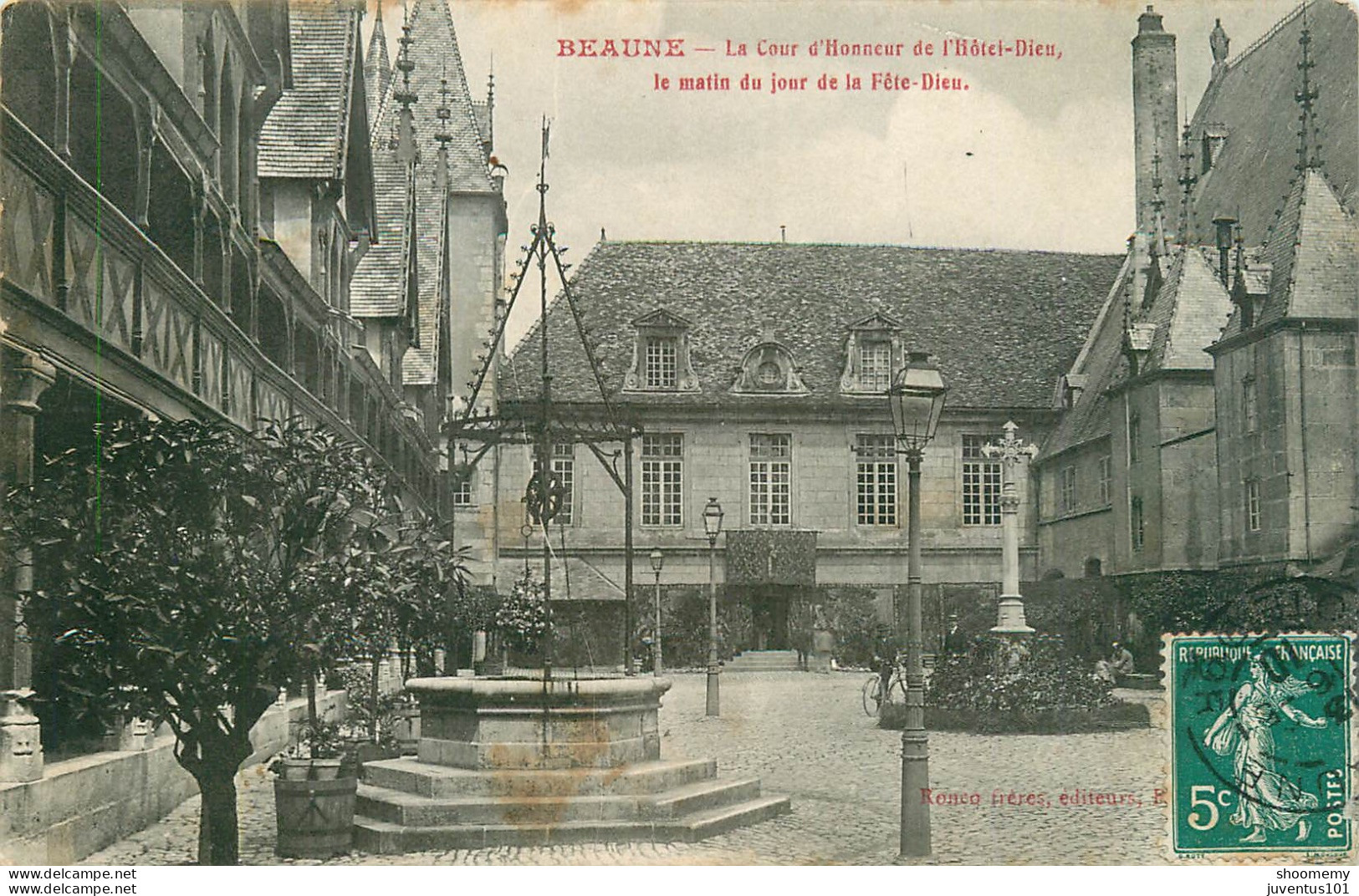 CPA Beaune-Cour De L'hôtel Dieu-Timbre    L2177 - Beaune